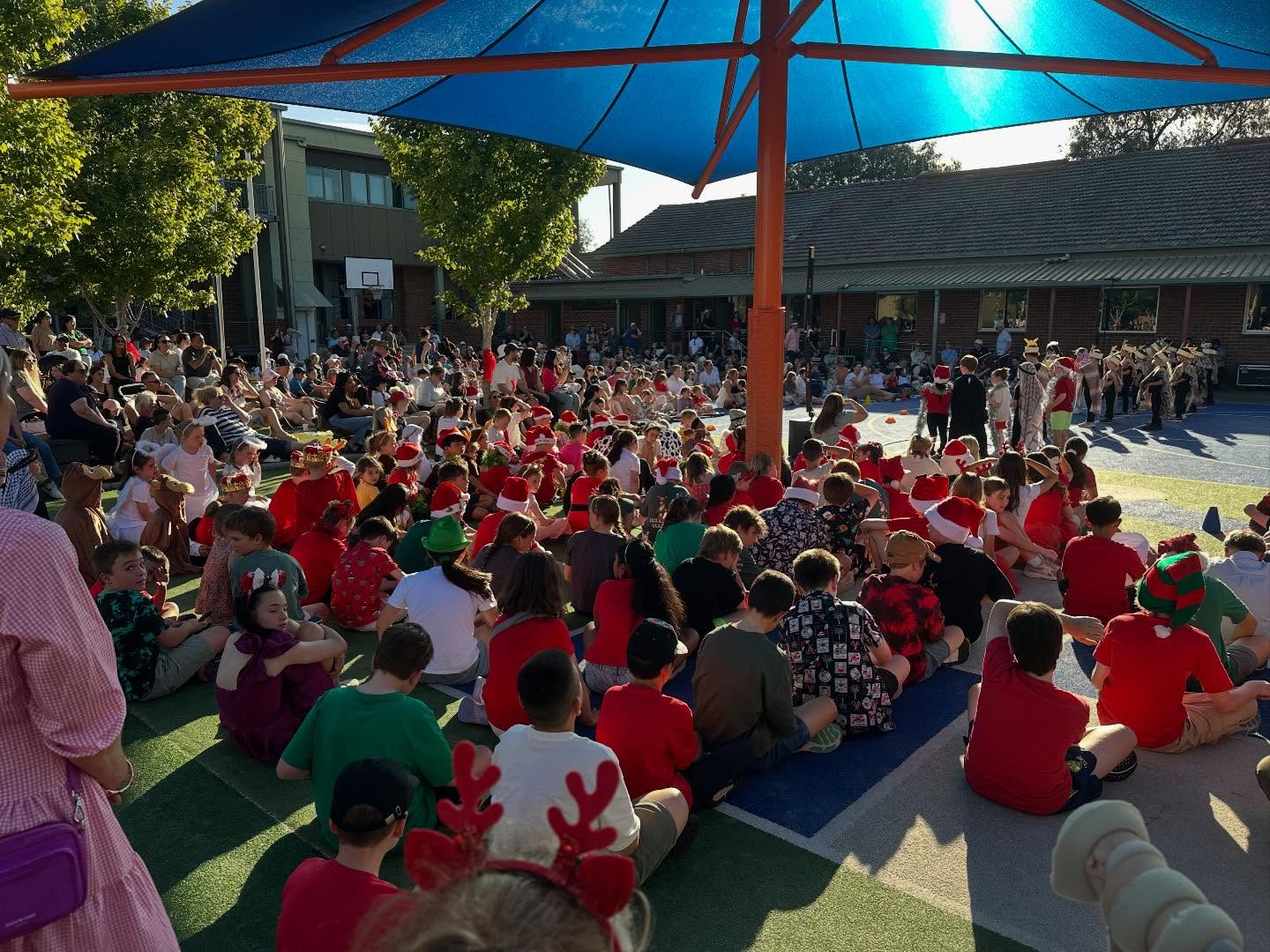 As we enter the final days of the school year, we reflect on community and what makes St Agnes’ a special place. The annual rendition of Christmas Carols was a beautiful celebration; our Prep-Year 2 children retelling the nativity and some fun/traditional carols from our Year 3-6 children.
Christmas is all about giving and the second image is of our Social Justice & Mini @vinniesvictoria Leaders holding up $1600 worth of vouchers, to be donated to local families in need this festive season. After setting a community target of $500, Mrs Gorski was blown away when we tripled it. In lieu of this effort, we celebrated with some Christmas fun activities together.
Thank you so very much to all families who were able to contribute to this effort. The spirit of community, justice, dignity and hope are well and truly alive at St Agnes’. Thank you Mrs Gorski and our Social Justice Leaders for driving it.