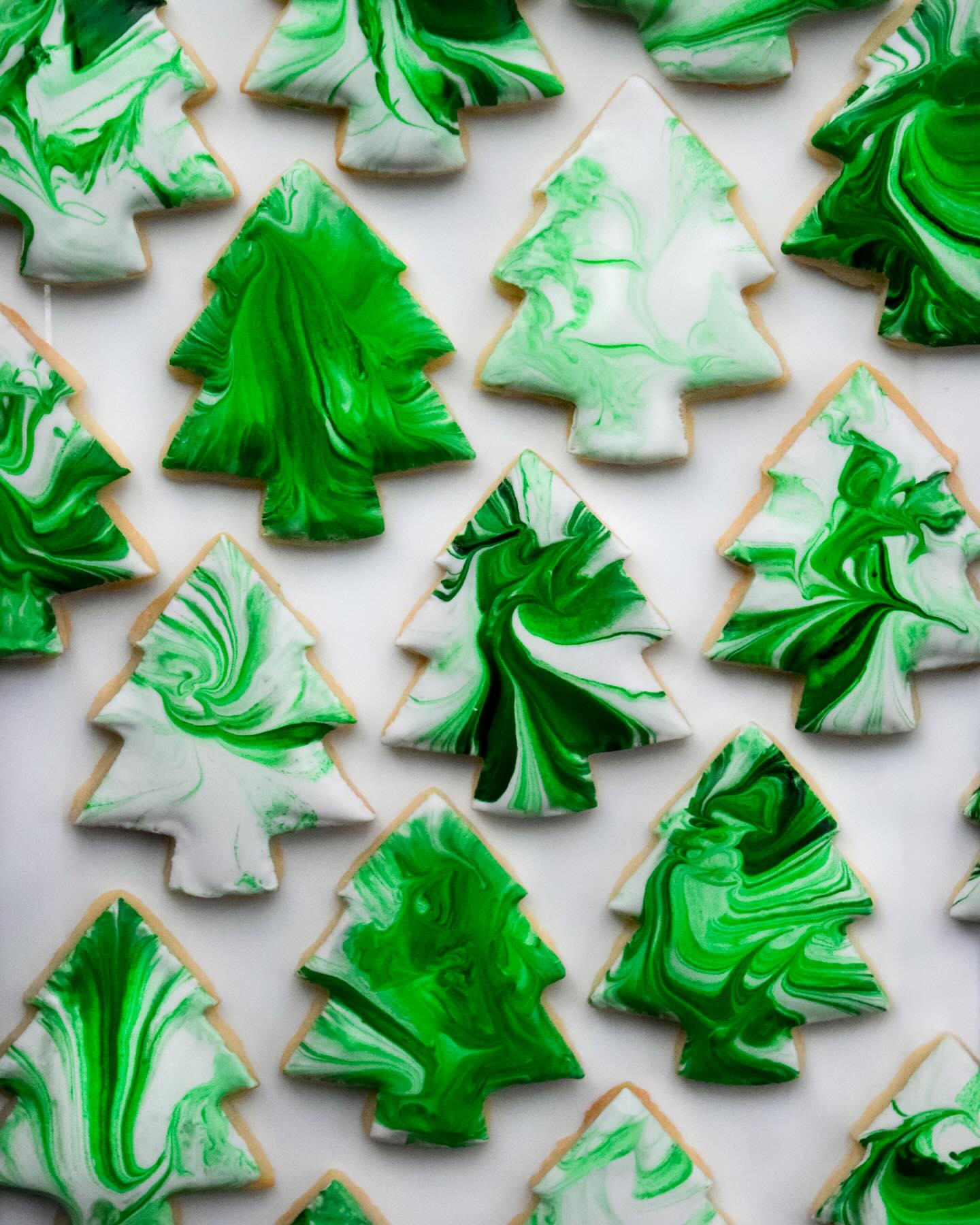Marbled Christmas Tree Sugar Cookies 🎄
#zafo0d #christmascookies #holidaybaking #christmasbaking #sugarcookies
#royalicingcookies #christmastreecookies #cookiedecorating #marbledcookies #holidaydesserts #festivebaking
#bakersofinstagram #homebaker #holidaytreats #christmasdesserts #cookiesofinstagram