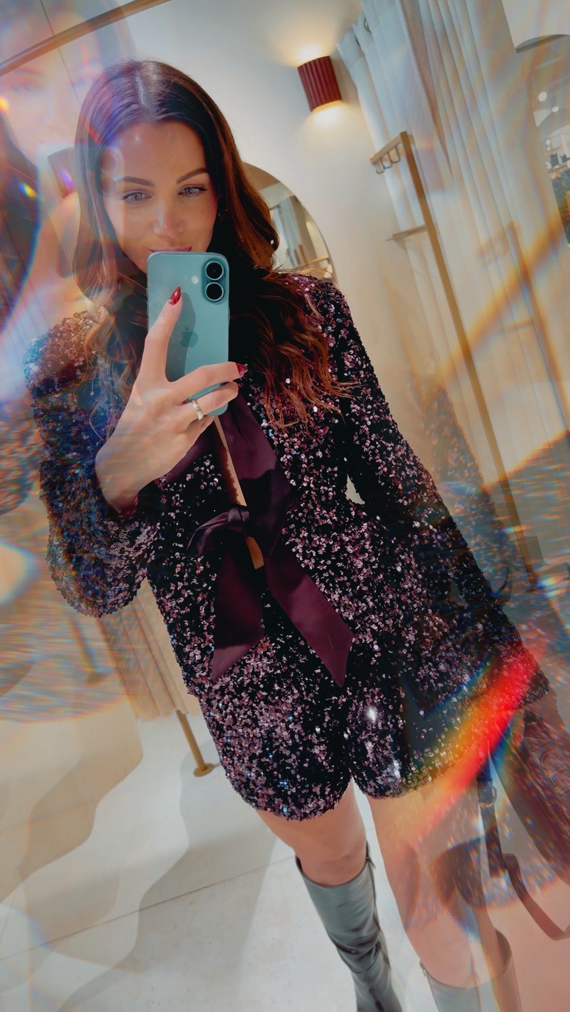 IMPERIAL OUTFITS 💜
Nous attendons vos votes ! 1,2,3 ou 4 ? 🤩🪩✨
#LOULOU #loulouluxembourg #premiumbrand #brandstyling #imperialfashion #partylooks #styleinspiration #fashionpost #luxembourg