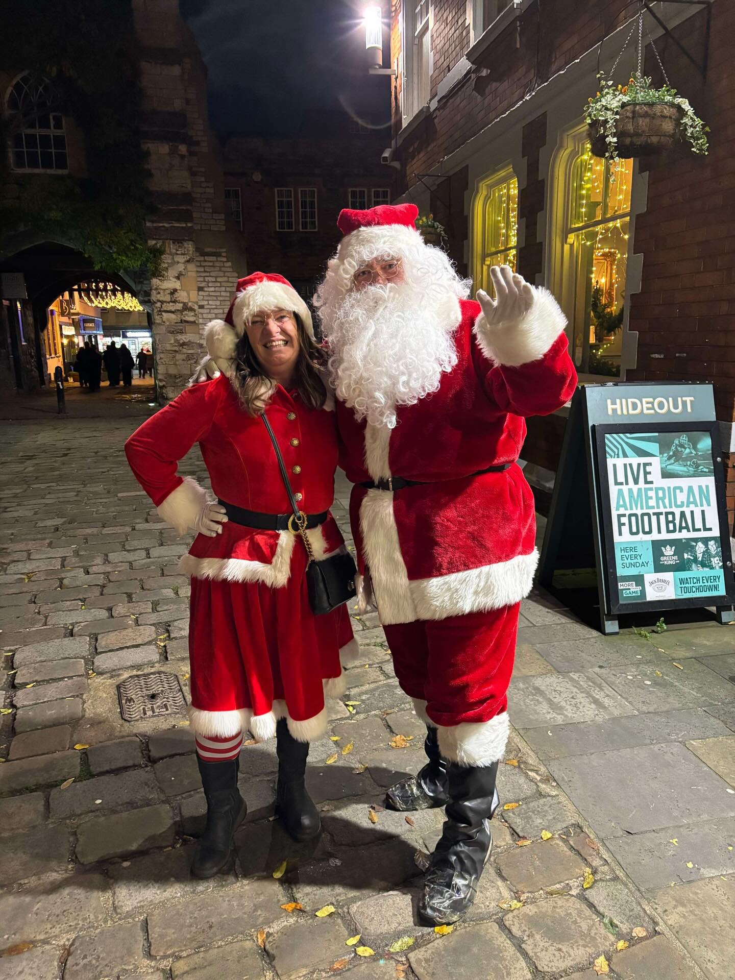 🎄✨ Taunton Independent Market – Christmas Night Market TONIGHT!
⭐️ Get ready for a magical evening in Taunton town centre as the Christmas Night Market lights up Castle Green from 5pm – 9pm!
🛍️ With late-night Christmas shopping across Taunton, it’s the perfect chance to pick up last-minute gifts, enjoy delicious food, and soak up the festive atmosphere.
Many of your favourite shops and cafés will be staying open — so make a night of it and support our town centre businesses. 🙌
P.s.Santa is coming to do done last minute present shopping too, so keep your eyes peeled! 🧑🎄
#shoutabouttaunton #christmastime #christmasmarket