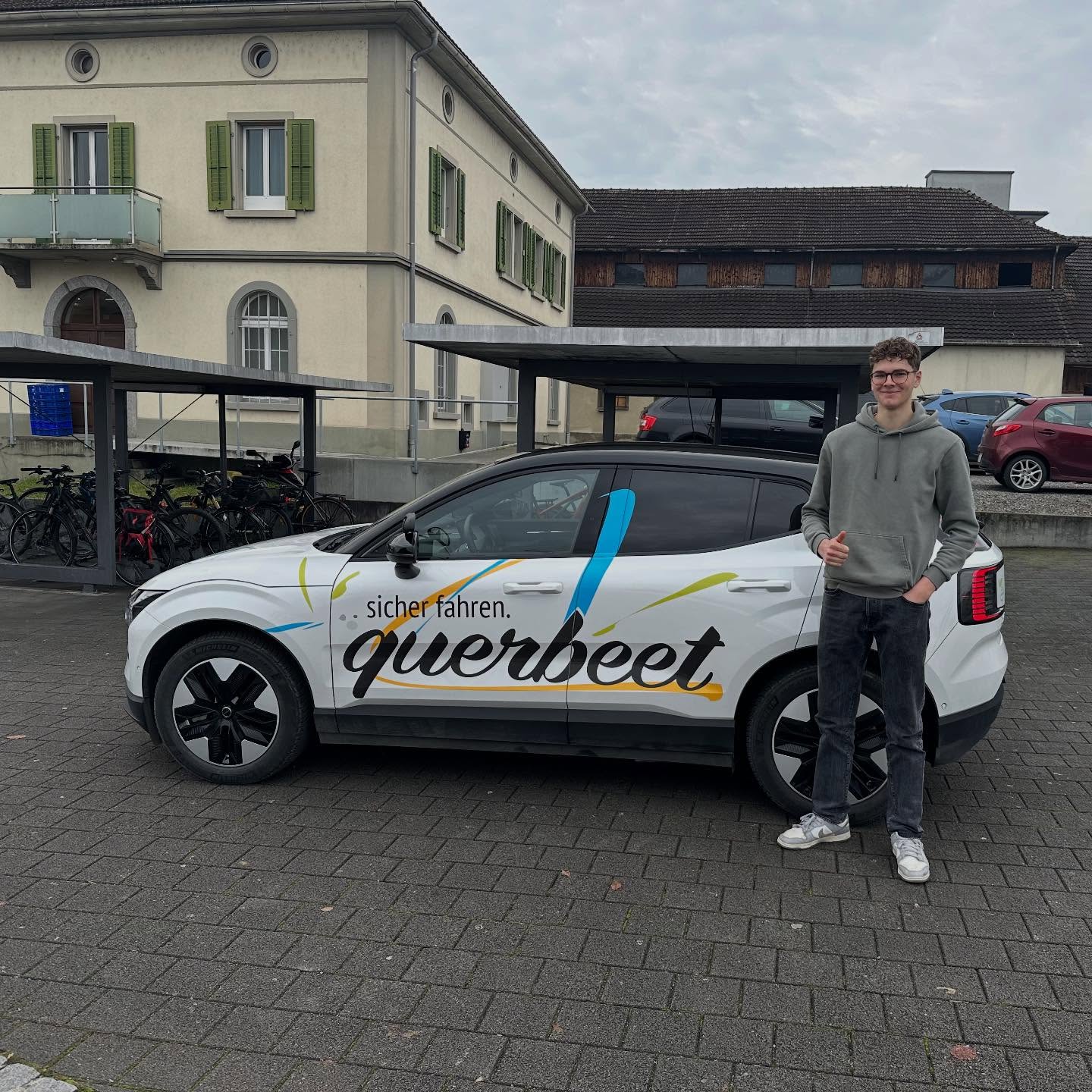 Gratulation @noamhegglin zur bestandenen Prüfung 🥳
Da muss ich echt sagen.. das erlebe ich nicht oft 😌 du kommst mit dem Experten von deiner Prüfung zurück und es wird kurz gratuliert und fertig. ☑️ gibt nichts zu sagen, war super. 🤩🚗🏁👏🏼💪🏼
Nehmen wir natürlich gerne 😉
Vielen Dank und allzeit gute Fahrt. 🚗🍀🏁🥳
#super #kommentarlos #top #leistung #fahrschulefreiamt #sins #auw #ausbildung