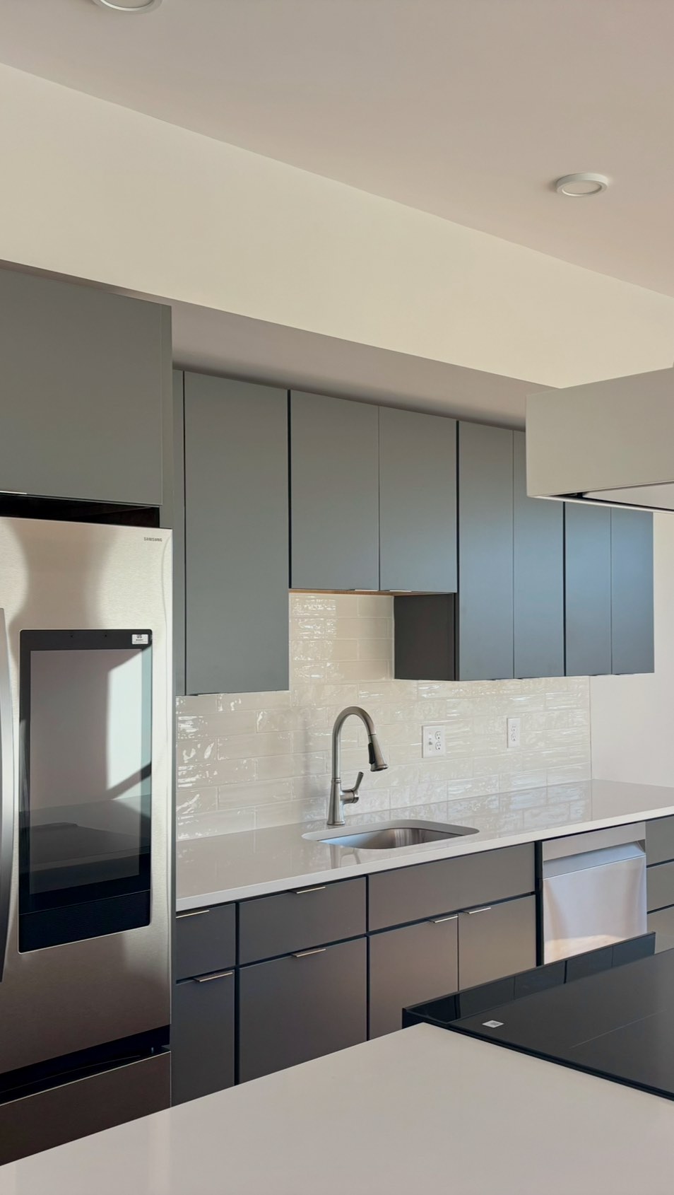 Bi-Level Condo FOR SALE with Roof Deck for Only $995,000!
Join the growing community at The Doherty West Medford, a 9-unit boutique condo complex featuring a ground level Café ☕️
Offering an array of unit layout options, this development highlights modern LED backlit mirrors in the bathrooms, sophisticated hanging vents in the kitchen and private decks, balconies AND roof decks 🌅
Call today to schedule a private tour at 781-570-9007 📲
Link in bio for more info!
.
.
.
.
#condo #2bedroom #1bedroom #roofdeck #amenities #deededparking #medfordcondo #medfordrealestate @twistedtreecafelincoln