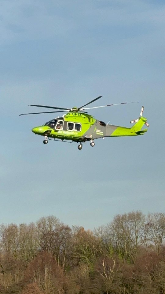 @childrensairamb visited today on a vital patient transfer.
📹 @dandan.heliman
#a169 #airambulance #childrensairambulance #patienttransfer #limegreen #rotary #helicopter #gcptz #tcaa