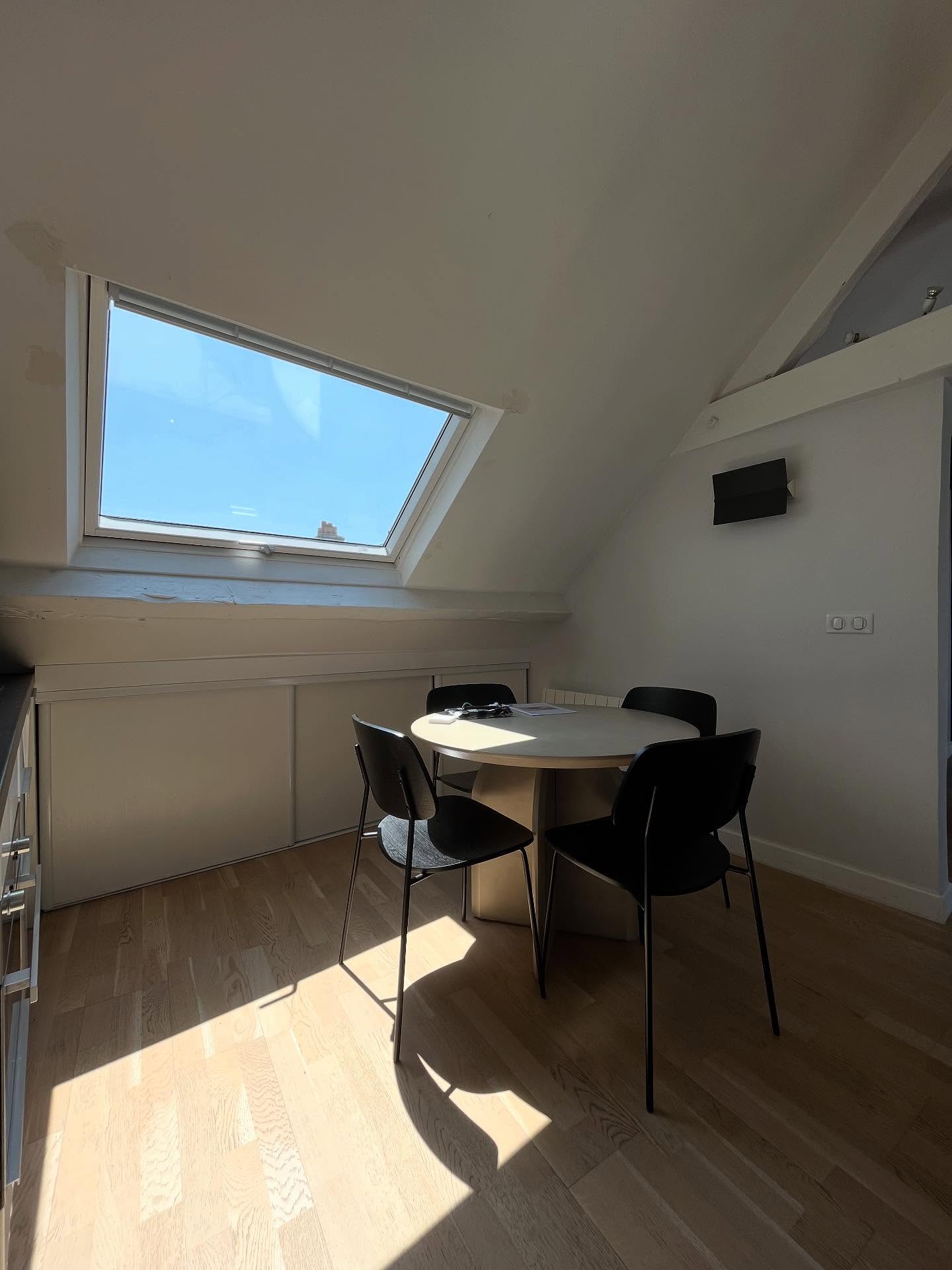 Bright kitchen✨
#apartmentrental #paris6 #airbnb #apartmentparis #saintgermaindespres #stayinparis #authentic #parisian