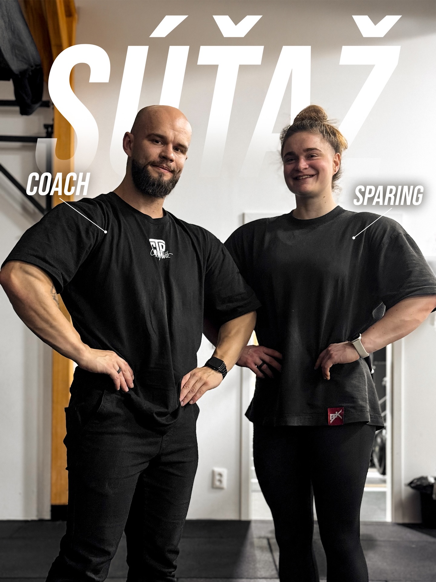 Tréning s @eliskakrupcikova 🙋🏻♀️ pod vedením @proste.pista 🧏🏻♂️. Tak sme vymysleli pre Vás, našich sledovateľov takýto 🎁 darček(y) na tohtoročné 🎄Vianoce 😊.
Celkom vyberieme 3 najlepších, ktorí budú odmenený a víťaz získa pestrý tréning s nami 💪🏼😉. Nezabudnite sa uistiť, že nás viditeľne a správne označíte, aby sa k nám váš príbeh dostal. A ešte pár dôležitých informácií k videám:
- zohľadnite svoje bezpečie a schopnosti, neodporúčam robiť takto vysokú intenzitu na veľmi komplexných cvikoch kde musíte stabilizovať celé telo (Drep, DL …). Výber cviku je však na vás.
- opakovaní v sérii by malo byť aspoň 5, žiadne maximálky, takisto by nemalo byť opakovaní príliš veľa (20+)
- na videu by ste mali byť vidieť celý, ideálne točiť z boku, aby bol vidieť rozsah aj postavenie/držanie tela a rôzne iné mechanizmy. Na videu nám stačí vidieť posledné 3op.
- video by nemalo byť staršie ako 1mes. (V prípade víťazov môžeme po vás chcieť zaslať screenshot s dátumom vytvorenia)
- počet videií/príbehov, ktoré sa môžu zapojiť do súťaže sú 3 na 1os., označovať môžete do 23.12. 20:00.
Tí, ktorí príjmate túto výzvu, dobre sa naľaďte na tréning, zaznamenajte túto sériu a dobre si zamakajte 🔥😎 Preto to aj robíme 😌, aby ste mali napríklad aj takúto motiváciu a chuť dobre odmakať v tomto období, kedy sa zbytočne veľa ľudí ženie, stresuje a na tréningoch môžu byť potom nesústredený a hlavou v povinnostiach.
A ak by ste chceli hecnút do tejto výzvy aj vášho sparinga/parťáka/partnera, kľudne ju/ho označte do komentára 😄 Nie je to zakázané 😇 …
#sutaz #vianocnasutaz #trening #fitness #slovakfitness #czechfitness #cvicim #makam #trenujem #sustredim #intenzita