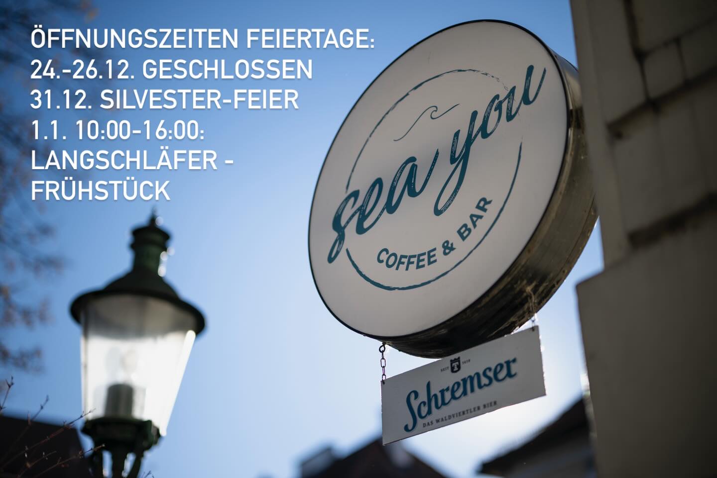 Zum ersten Mal seit 1.5.2025 nehmen wir uns eine kleine Auszeit und sperren über Weihnachten drei Tage zu! 🤗
Holt euch also vor den Feiertagen nochmal euren Lieblingskaffee und vergesst nicht, dass wir auch Süssmund-Bohnen für daheim verkaufen :)
Zu Silvester wird im Sea You ins neue Jahr gefeiert und am 1.1. servieren wir euch nach dem Ausschlafen von 10:00-16:00 Frühstück - am besten gleich einen Tisch reservieren ;)
SEA YOU soon!
Foto von den wunderbaren @cuoreama
#seayouintulln #coffee #breakfast #openinghours #christmastime #newyearseveparty #seayou