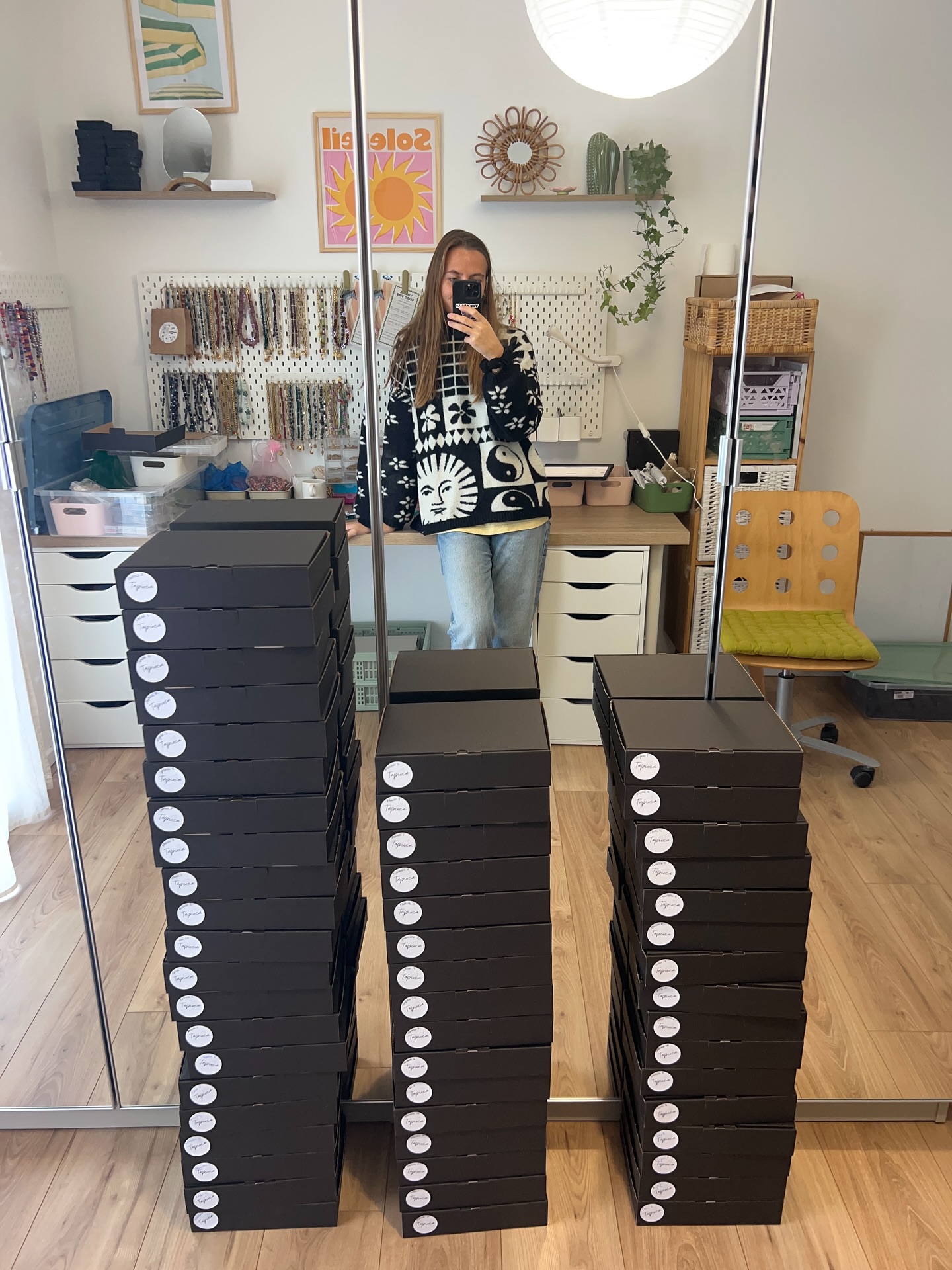 Dernière ligne droite avant Noël 🎄
Vous avez jusqu’au mercredi 17 pour passer commande et être certain.e de recevoir votre bijou à temps !
Pas mal de modèles commencent à être en rupture et il n’y aura sûrement pas de réassort alors ne tardez pas trop ! 🫶🏼