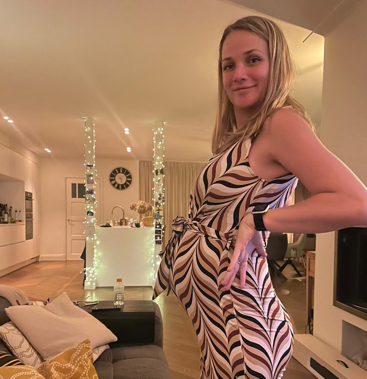 BABY NEWS!! Onze verloskundige Sanne krijgt niet één baby maar twee baby’s !! 👶🏼👶🏼 Twee meisjes die ze verwacht in het voorjaar 💓💓
Kan zichzelf echoën, en wij genieten mee. @verloskundigenamstelveen #eeneiigtweeling