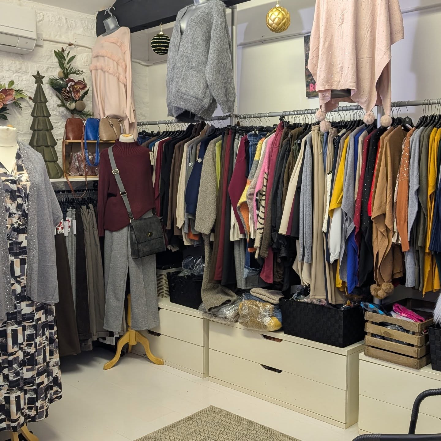 Thank you for all your orders our deliveries/post are all done!
The studio is open Saturday 10-1pm.
Unit 7
St Johns Craft Unit
Bracebridge Heath
Caistor Drive
Lincoln
LN4 2TA
(Turn Left at the bottom of the road we are up the stairs)
See you soon ๐๏ธ๐