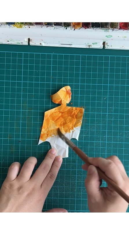 Creating this reminder from start to finish. 🌸
👩🏻🎨Stretching the canvas = Starting raw
✍🏼 Drawing the lines = Mapping the unknown
✂️Cutting the edges = Letting go of perfect
🎨Painting the truth = You’re ALLOWED You’re allowed to struggle and be a good mother. Both can be true.
Full post Sunday. 🩷
#BehindTheScenes #ArtProcess #thewombflower #PostpartumArt #PermissionGranted #CreativeProcess