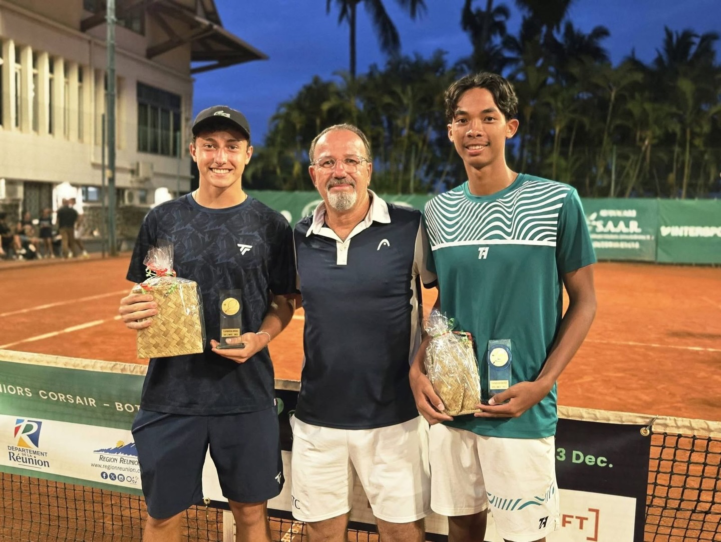 Bravo à Zhi-Yan Pontiac qui remporte le J30 U18 en double avec Tristan Rivet au Bourbon Olympique Tennis Club à la réunion !
@zhi_ptc #tennis #j30 #biarritzolympique #laréunion