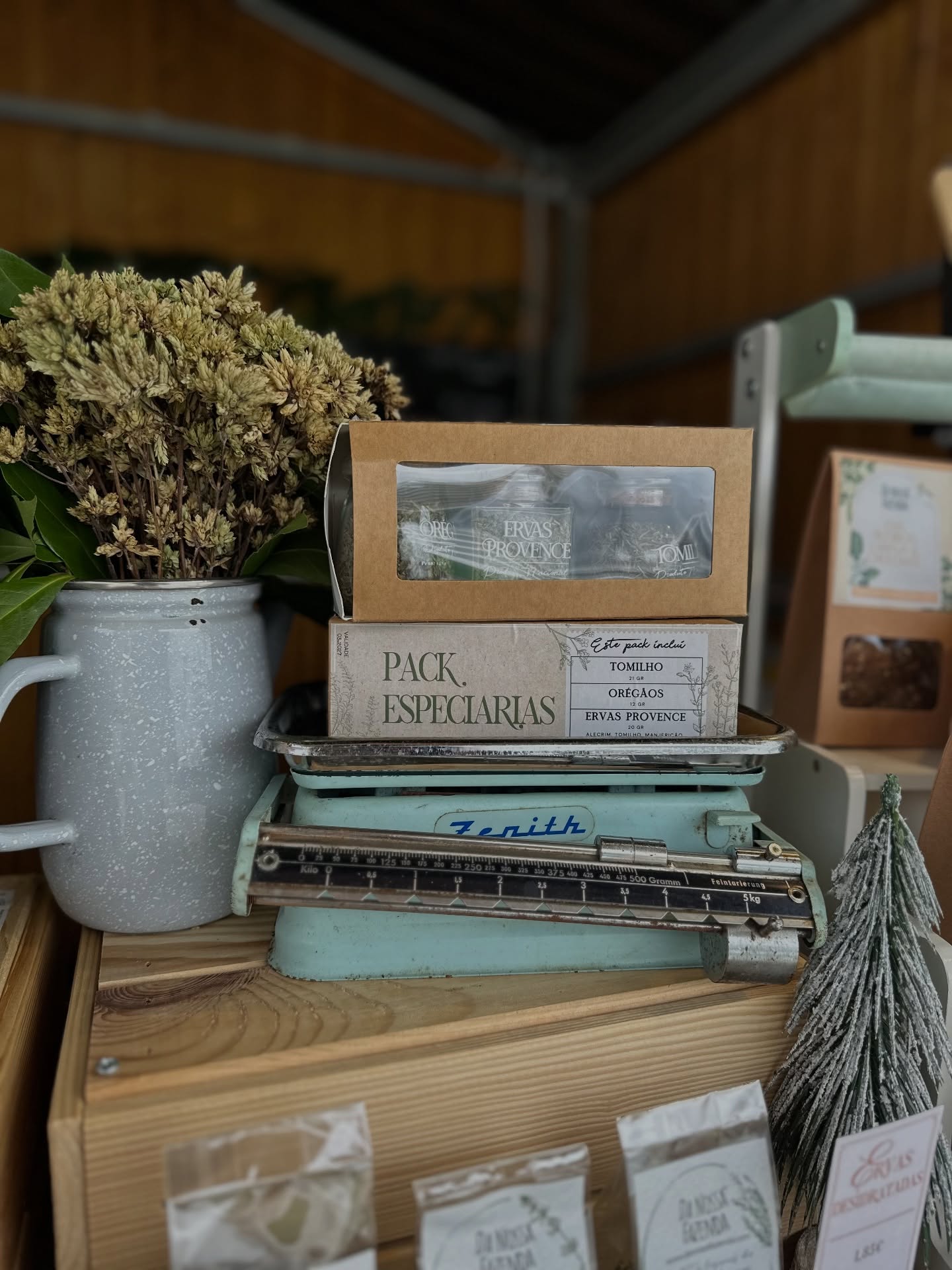 Registo da última semana no Feliz Almada 🌲
Até dia 16/12 a nossa morada é esta linda cidade!
@camara_municipal_almada
#almada # mercadonatal #cabazesdenatal #natal2025