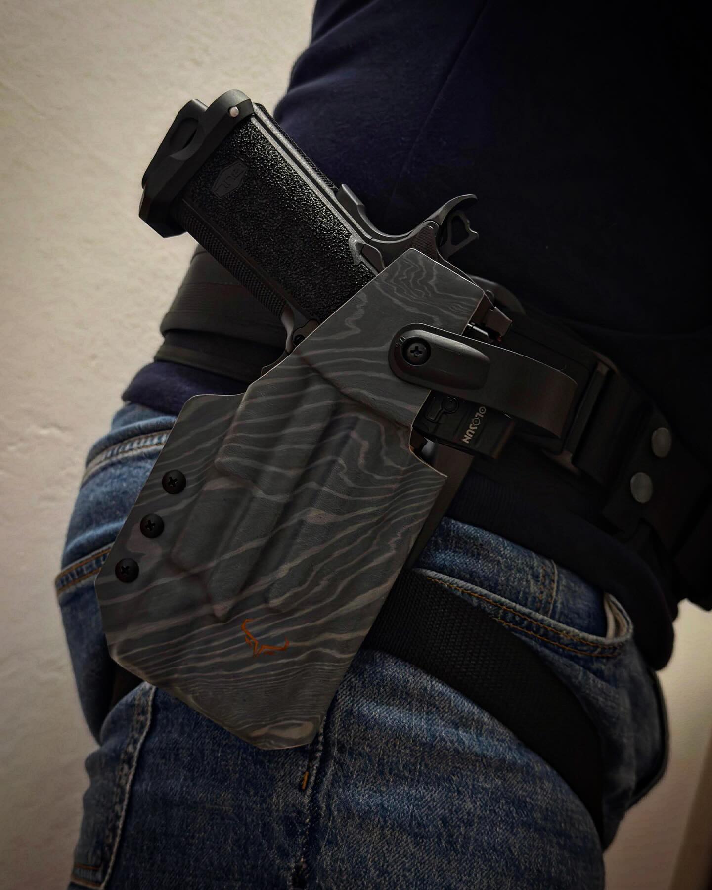 🔥NORIK. Engineered for Impact🔥
#bularmory #bularmorysasiitac #9mm #surefire #surefirex300 #saftyfirst #kydex #kydexholster #edc #edcgear #madeinaustria🇦🇹 #madebyguntacaustria🇦🇹
🔥Order your Norik Holster ➡️ www.guntac-austria.at