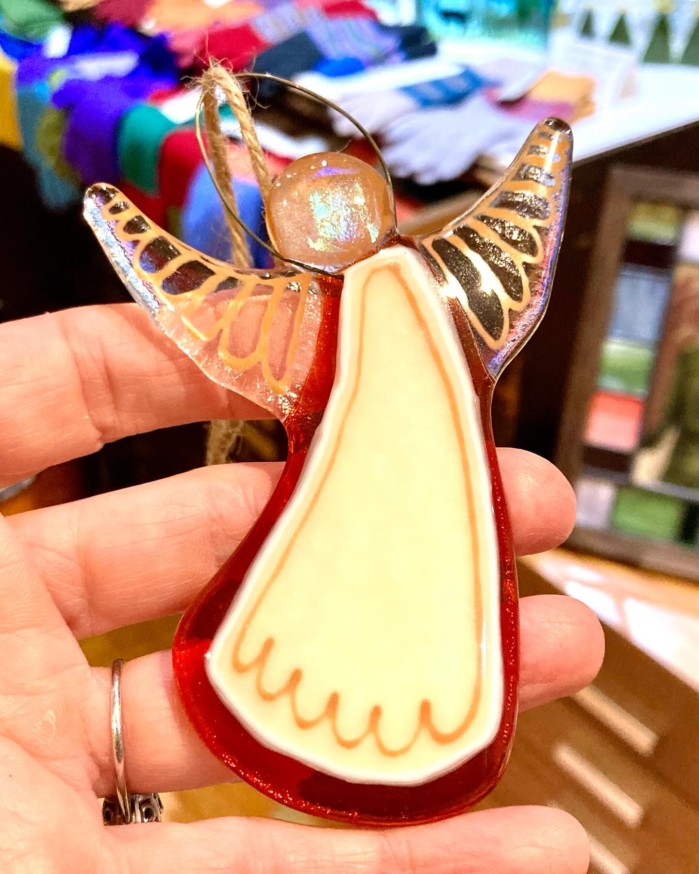 A new neon orange angel with iridescent face. And a blast from the past angel! A request from a customer - a design from a good few years ago! So much more Christmas themed glass and some old favourites. Alongside lots of other fantastic art, pottery, woven goods, paper and wood decorations, lights, jewellery 🎁💝🎄 at our Annual Carrick Road Xmas Show - the last weekend. Doors are open on Saturday 10-5 and Sunday 12-5. @whatsonayrshire #annualcarrickroadxmasshow #leonastewartglass #ayrshire #christmas #christmasshopping #scottishart #scottishglass #handmadegifts