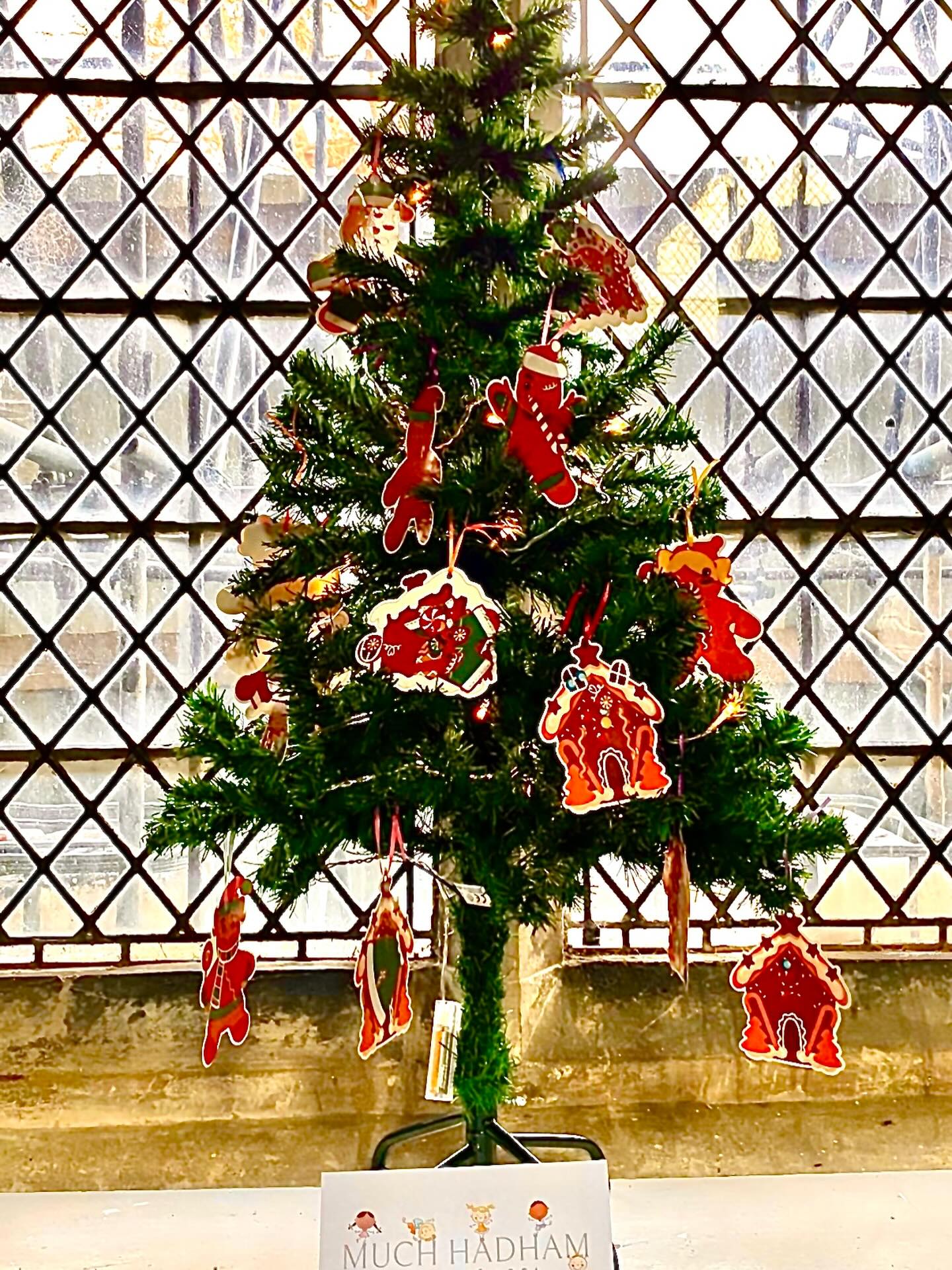 Again this year the children have helped decorate a tree to be displayed at St Andrew’s church 🎄