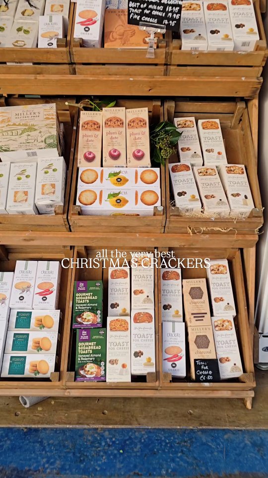 We are getting ready for our favourite weekend at the farmers market 🎄🎄🎄
Friday and Saturday 9.30 to 2.30 at @airfieldestate
#farmersmarket #christmas #shoplocal