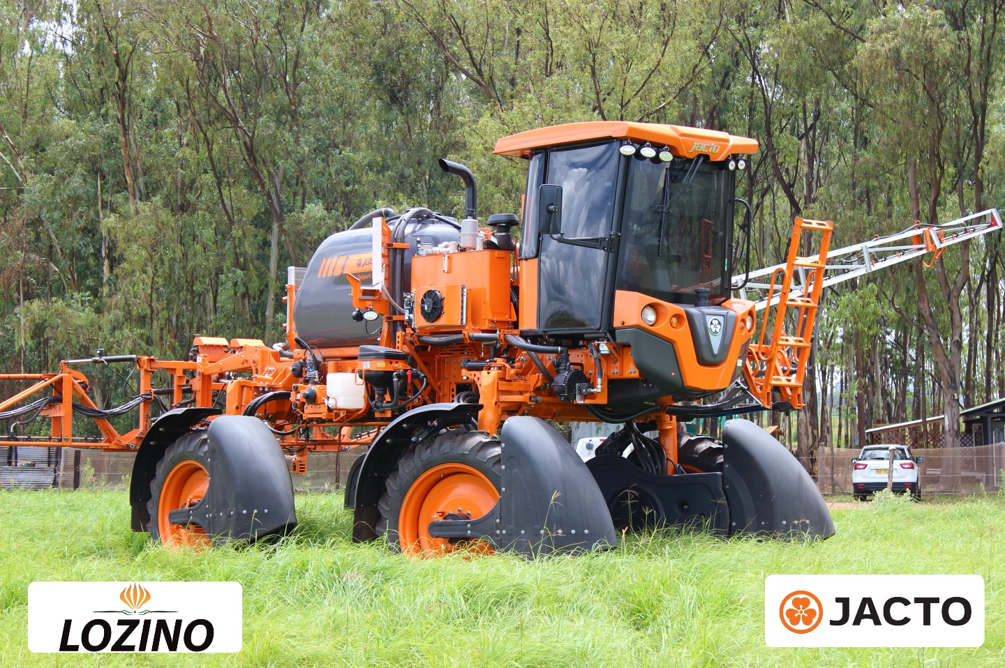🚜 NEW ARRIVAL — The JACTO UNIPORT 2030! 🌿
Precision, power, and performance — all in one machine.
The Jacto Uniport is built to transform your spraying operations with cutting-edge precision and unmatched efficiency.
✅ 4x4 hydrostatic drive for powerful traction — even on slopes up to 30%
✅ Up to 25 km/h spraying speed & 40 km/h transport
✅ Electronic spray control for pinpoint accuracy and reduced waste
✅ Rapid 4-minute tank filling system
✅ Advanced boom stability ensures even coverage on all terrain
✅ Low soil compaction = higher crop productivity
Work smarter, cover more hectares per day, and spray with confidence.
Be one of the few people in the country to experience the Jacto difference — now available at Lozino!
📞 Contact us today to learn more or book your demo!
#Lozino #Jacto #PrecisionFarming #SprayingEfficiency #zimagriculture