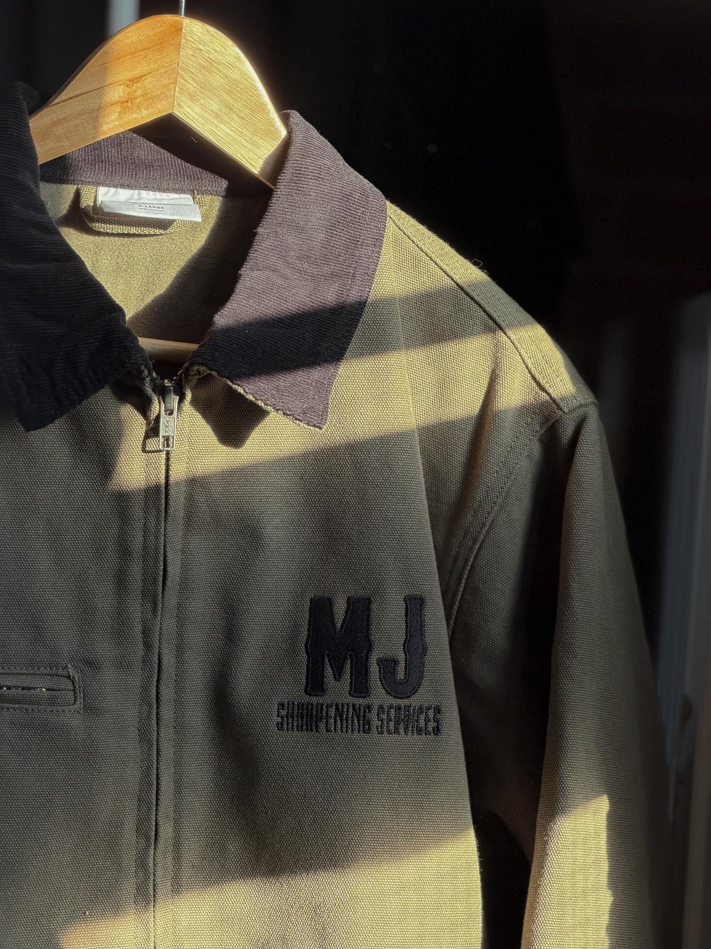 We don’t just preach about quality for nothing, we deliver it.
This heavy canvas jacket looks the absolute best for @mjsharpeningservices whilst being a heavy duty work horse for him. Does it get much better than this? I’m not sure 👌🏻