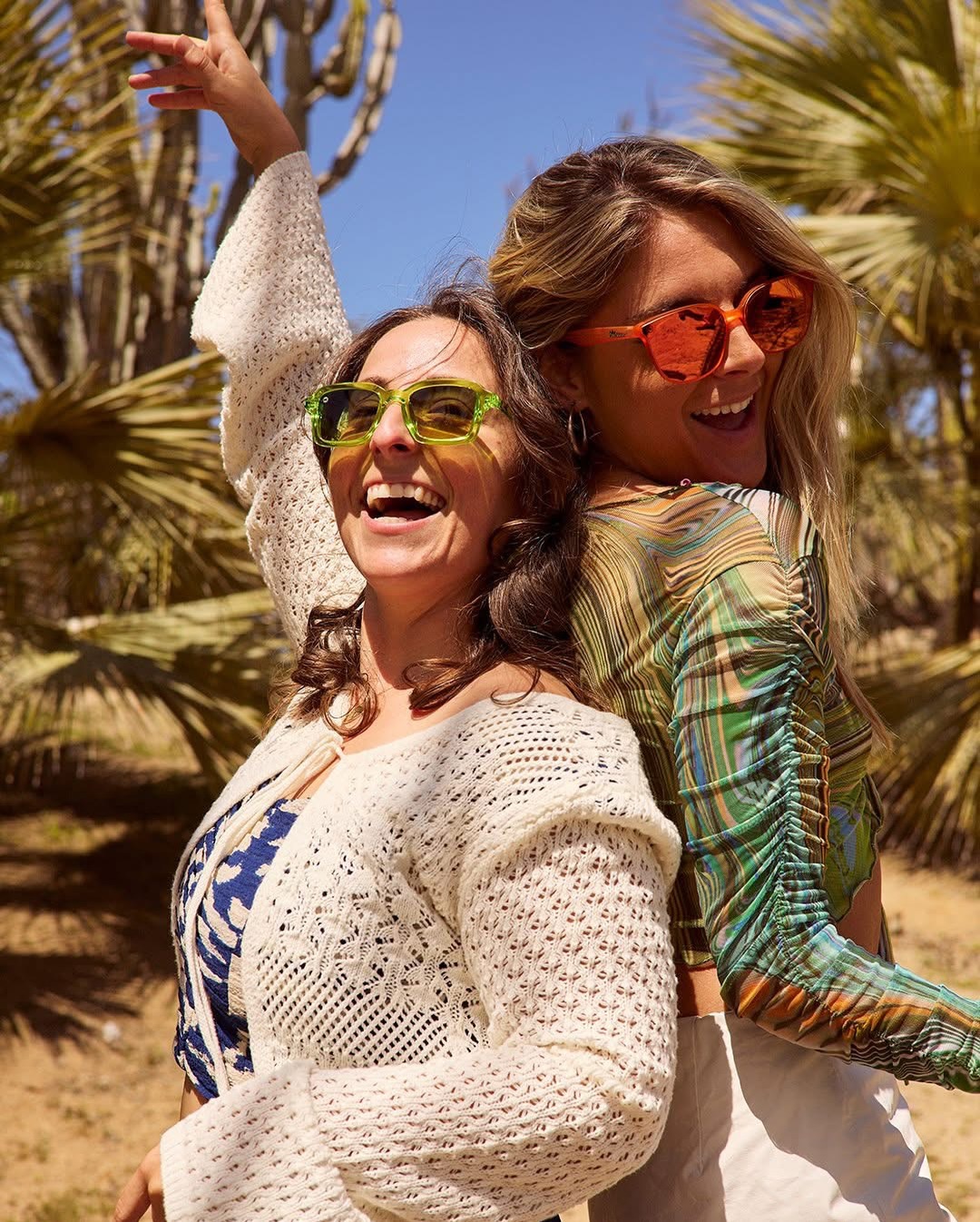 🎄 Noël, mais avec du soleil 😎
Cette année, glissez une paire de lunettes Knockaround sous le sapin.
✔️ Stylées
✔️ Légères
✔️ Confortables
✔️ Parfaites pour le quotidien, la plage, le vélo ou l’apéro
Un cadeau simple, utile, et qui sent bon l’été ☀️
🎁 Dispo dès maintenant à La Réunion
👉 Dans votre shop préféré
📩 Points de vente en MP
#Knockaround #IdeeCadeauNoel #NoelAuSoleil #LaReunion #Lifestyle #Sunglasses #GiftIdeas