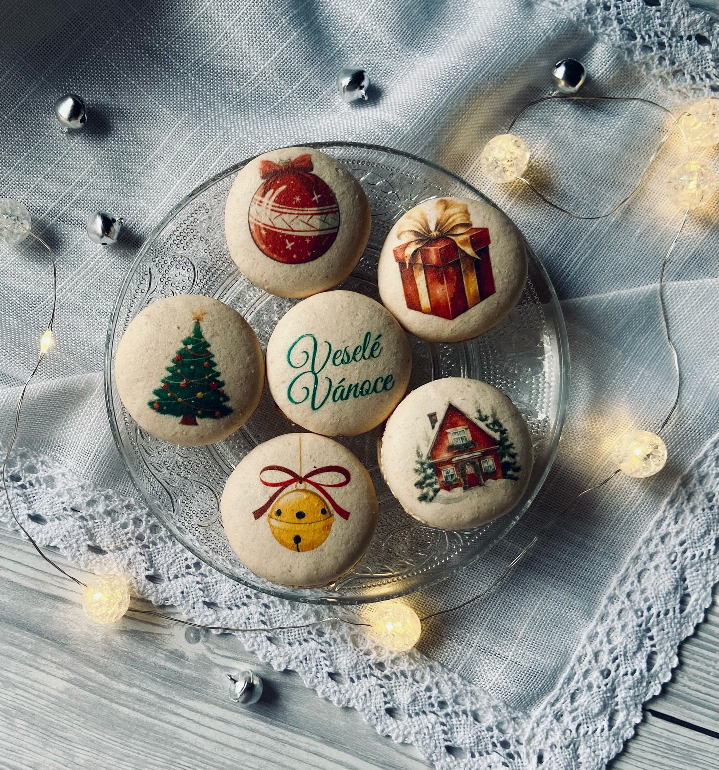 Vánoční makronky III. 🎄
Na 22. a 23. prosince jsme pro Vás připravili šest druhů vánočních makronek v krabičkách po 6 / 17 kusech.
Makronky udělají radost jako dárek, nebo budou skvělým doplňkem na sváteční tabuli.
Všechny informace a celou vánoční nabídku naleznete na stránkách www.filomeniny.cz/vanoce.
#filomeniny #makronkydortydezerty #vanoce #christmas #makronky #macarons #vanocnimakronky #christmasmacarons