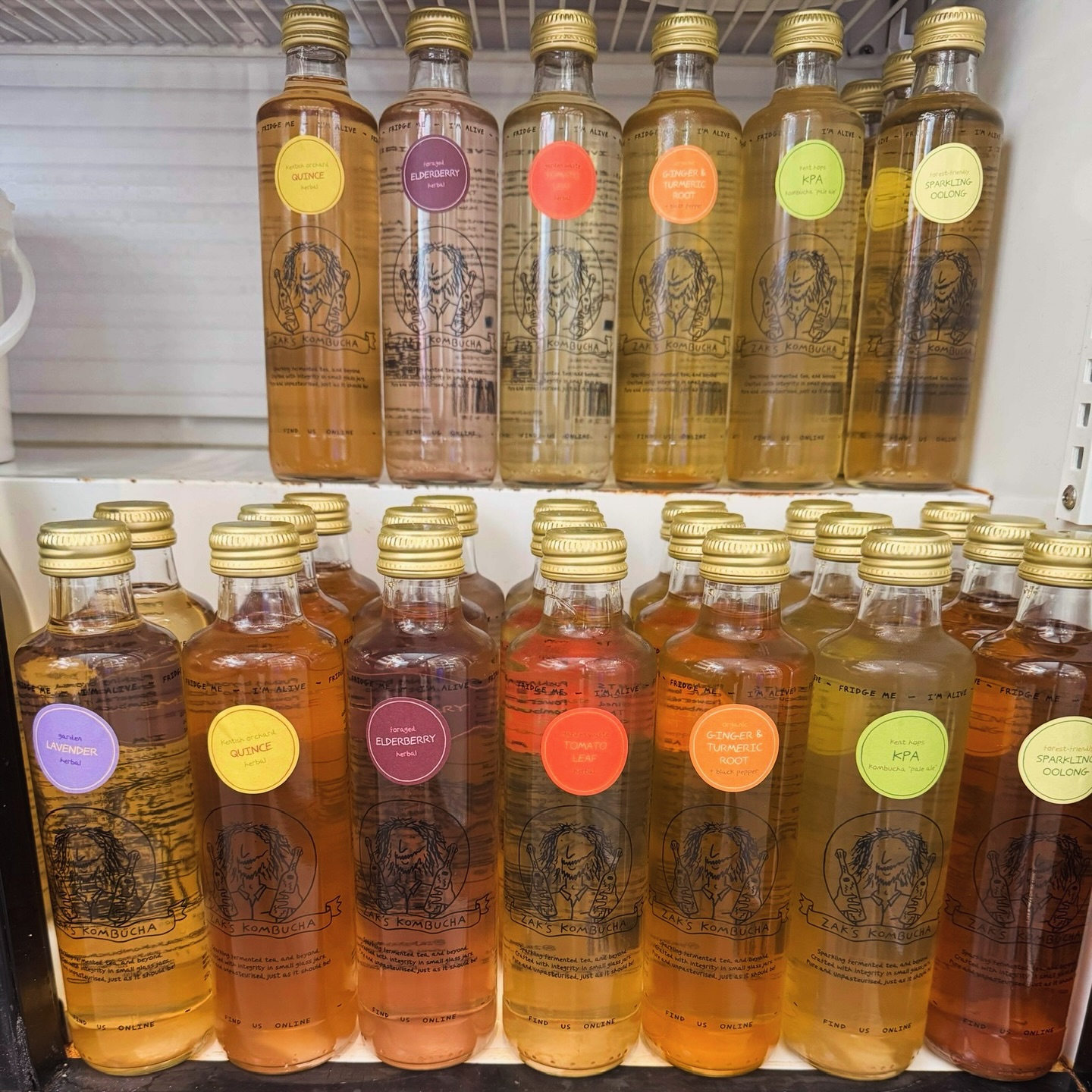 ✨ Restock Alert: Zak’s Kombucha is BACK ✨
Small bottles, big flavour. And… these are flying out
Locally brewed, foraged ingredients, bottled in glass, and yep — you can return the bottles. ♻️💚
Basically the most wholesome drink glow-up ever.
Fresh flavours on the shelf:
💜 Lavender
🍐 Quince
🫐 Elderberry
🌱 Tomato Leaf
🔥 Ginger & Turmeric Root
🍻 KPA
🌫️ Sparkling Oolong
If you know, you know - and if you don’t, now’s your moment. Come grab your fave before the kombucha crowd gets here. 😌✨