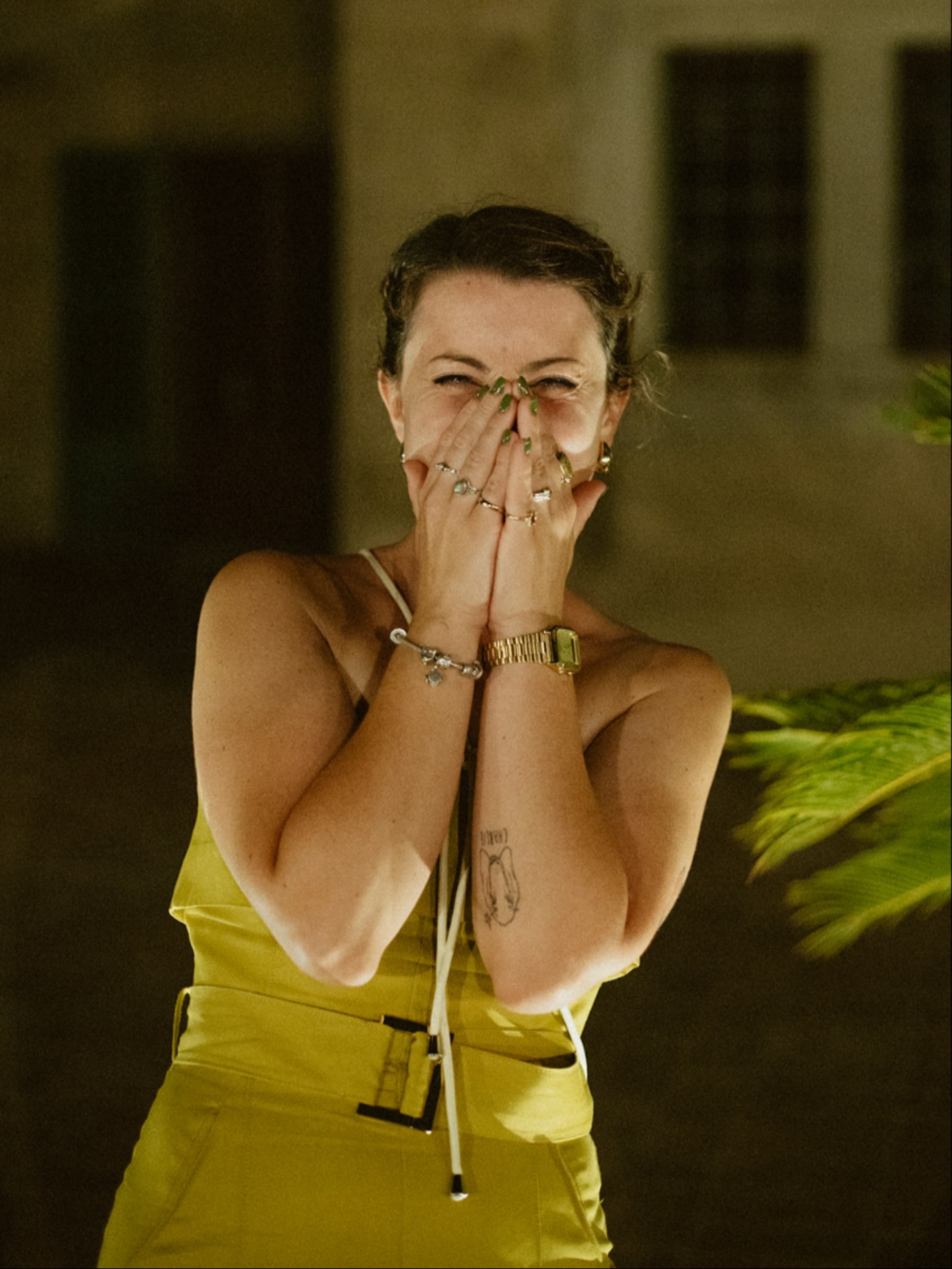 I watch you as you hug, as you kiss, as you laugh and get emotional together with everyone else.
Every choice, every detail, all the time spent preparing comes to life right in front of my eyes.
Your love is there, in front of us, and I get to experience it with you, emotional, grateful, and incredulous to be able to share something so powerful 🫶🏻
Vi guardo mentre vi abbracciate, mentre vi baciate, mentre ridete e vi emozionate insieme agli altri.
Ogni scelta, ogni dettaglio, tutto il tempo passato a preparare prende vita davanti a noi.
Il vostro amore è lì, davanti ai nostri occhi, e io posso viverlo con voi, emozionata, grata, incredula di poter condividere qualcosa di così potente 🫶🏻
Credit @alicesantella_photography
Tears @lizzydrinan and @liamdrinan đź’•