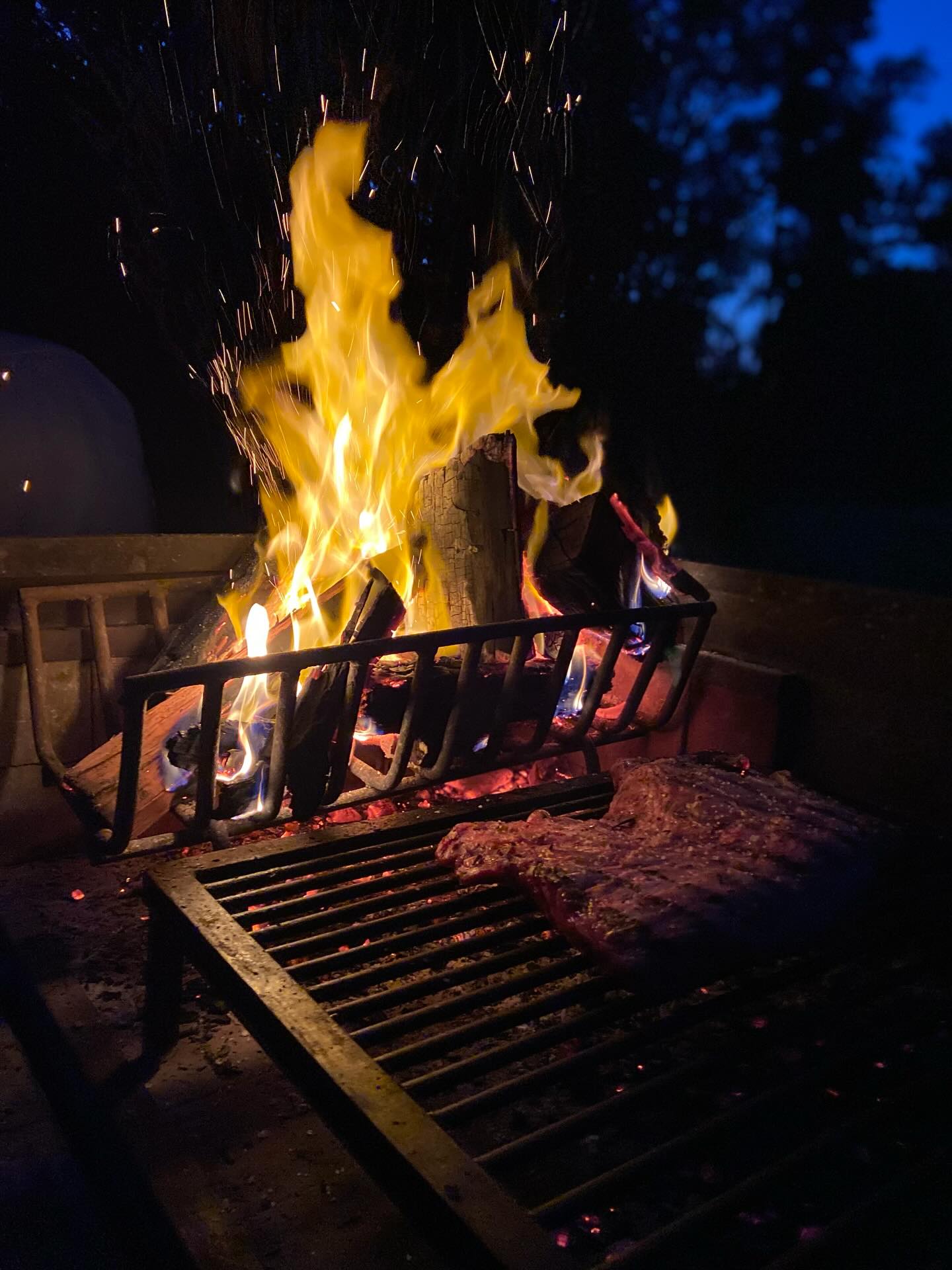 Tradición, excelencia y detalle
El polo es uno de los deportes más tradicionales y exigentes del mundo: genética equina, manejo, entrenamiento, precisión y trabajo en equipo.
El Wagyu representa exactamente lo mismo en la ganadería: genética superior, manejo extremo del detalle, paciencia y excelencia productiva.
Ambos mundos se construyen en el largo plazo.
Un privilegio compartir un momento tan especial con @wrightpastoralwagyu y @losmachitospolo
AF