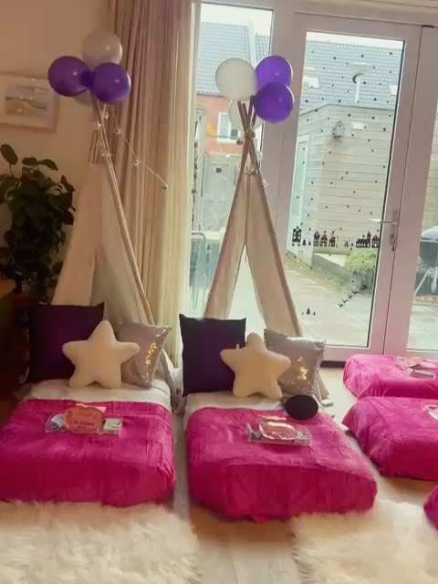 Today we mixed it up. We took our Glam Squad Night setup and added a touch of K-pop demon hunter, fully personalized to match the girls’ vibe. Disco glam details and bold accents.✨
#kidsleepover #glamsquadparty #kidsbirthdaysetup #sleepoverparty #partysetup #kidscelebration #amsterdamkids #minimunchkins #kidspartyideas #partyinspo
