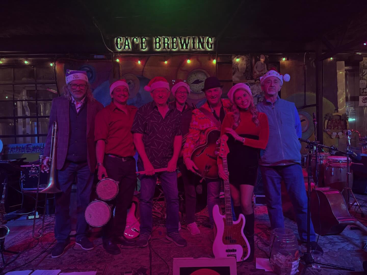 Feliz Navidad
Thanks to everyone who came out tonight ❤️❤️
YOU make it special.
Xox
#hottonic #jazzchristmas #ilovestpete #floridajazz #flmusic #floridamusicscene #usamusicscene #doublebass #tampamusic #hottonicorchestra #neverendingtour