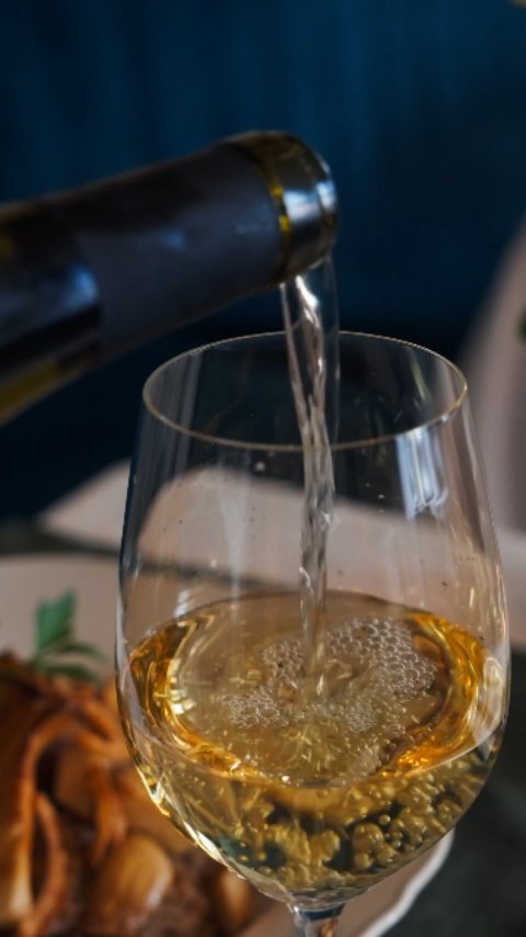 Kommt gerne vorbei und habt einen schönen Abend!
Wir freuen uns auf Euch!🍷
/Mara
#rostockktv #rostockrestaurant #rostock #frenchrestaurant #weinbar #veganrestaurant #veganfood #frenchfood #winebar
Video by @ln_fotojourney