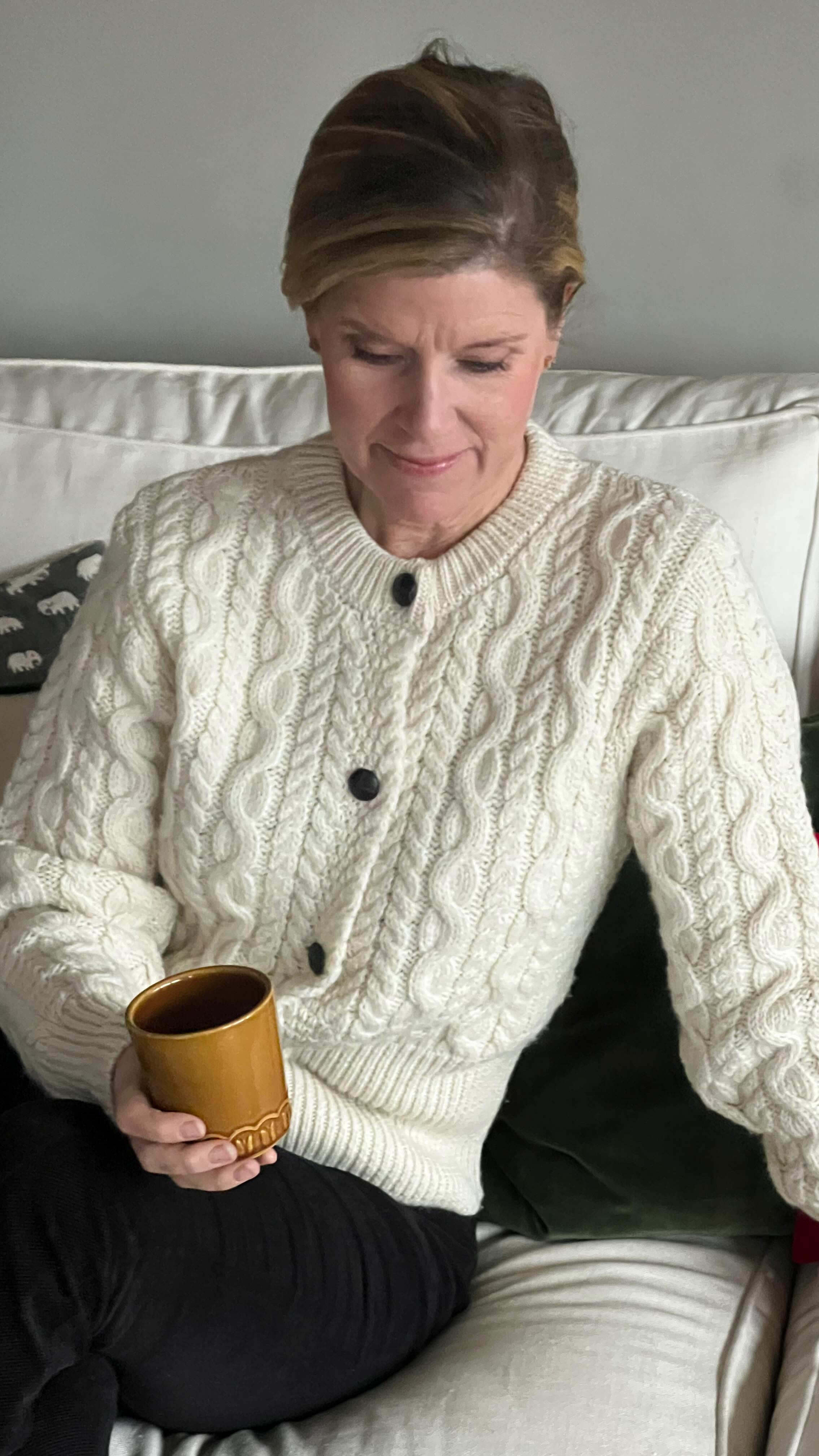 I samarbete med @irelandseyeknitwear som jag Àr stolt ambassadör för.
Okej, lite cheesy reel⊠men det bjuder jag pÄ
NÀr jag vÀljer plagg Àr det nÄgra saker som ofta Àr avgörande för mig. Kvalité & design i första hand, men jag dras ocksÄ starkt till tradition & hantverk. Och allra helst varumÀrken med en tydlig story bakom sig.
Ireland Eye stĂ„r för just det hĂ€r. Klassiskt & tidlöst men med en modern kĂ€nsla. De gör plagg som Ă€r gjorda för att anvĂ€ndas lĂ€nge. đđ§¶
@privateshopperstockholm
@irelandseyeknitwear
@cs_agentur
#stickat #ull #wool #irelandeye #classicstyle #styleguide #fashionentrepreneur #privateshopperstockholm #lifestyleguide #classic #outfitinspo
#julklappstips #hÄllbartmode #sustainablefashion #styleguide
#christmastree #christmasdecoration #dachshund