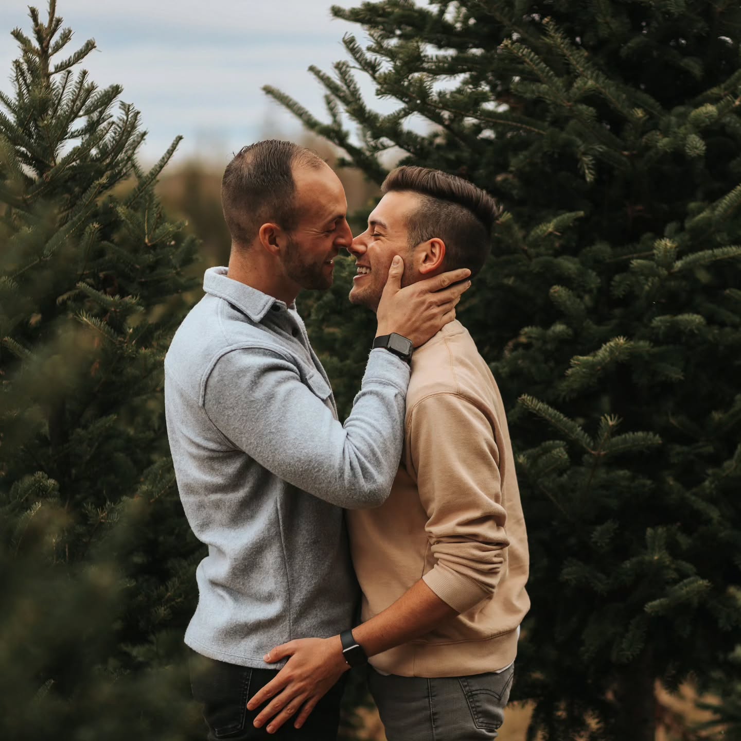 Another year of Christmas minis are wrapped up. 🎁
I had so much fun returning to @lohifarm and capturing beautiful moments with so many amazing returning and new clients.
I loved every moment of this session with Andy & Jeremie, and I couldn't wait to share how perfect these turned out!
Check out my lineup of minis that was just released to our past clients and book yourself into an extended family session, or other fun themed minis for valentine's day, mother's day and so much more by tapping the link in my bio!