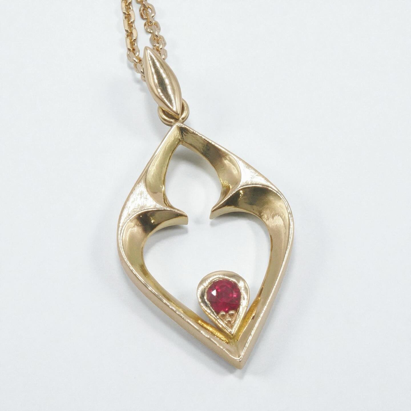 L’entrée du cloître de Chalon sur Saône 📍
Pendentif or 750/000 et rubis, fait main sur place 👑
Rendez-vous 32 rue aux Fèvres à Chalon sur Saône 📍
Atelier de création de bijoux en pierres gemmes, or 750/000 ou argent 925/000 💎 Services de réparation, transformation & enfilage 💍
#chalonsursaône #bijouteriechalonsursaône #artisanbijoutiercréateur #bijoutiercreateur