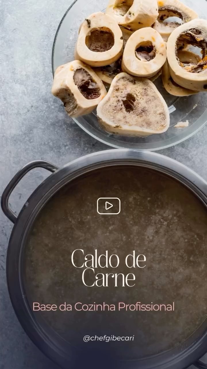 Bases para as Preparações de Natal
🔥 A base que separa uma ceia comum de uma ceia inesquecível.
Se você domina um bom caldo de carne, você domina 80% das preparações do Natal.
Sabor profundo, brilho no molho e aquele perfume que toma a casa.
Simples? Não. Importante? Fundamental.
Salva essa técnica pra elevar qualquer prato da sua ceia.
#NatalComGi #GiBecari #CulináriaDeNatal #CaldoDeCarne #ChefNaFrança #CozinhaProfissional