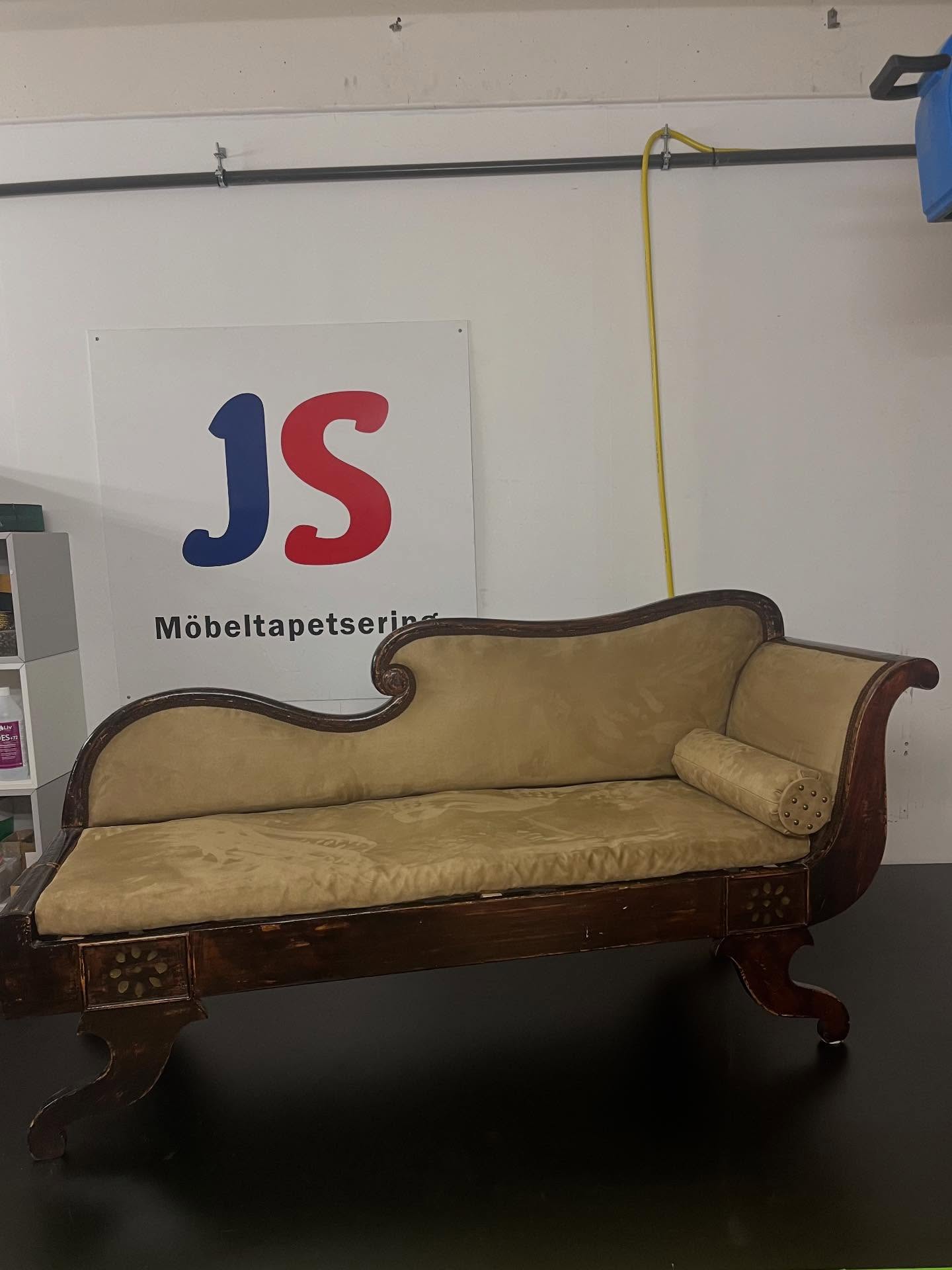 🛋️✨ Dags att klä om soffan?
Js Möbeltapetsering ger din soffa ett helt nytt utseende med professionellt hantverk och måttanpassade lösningar.
Nytt tyg – ny känsla! ✂️💫
#jsmöbeltapetsering #kläomsoffa #möbeltapetsering