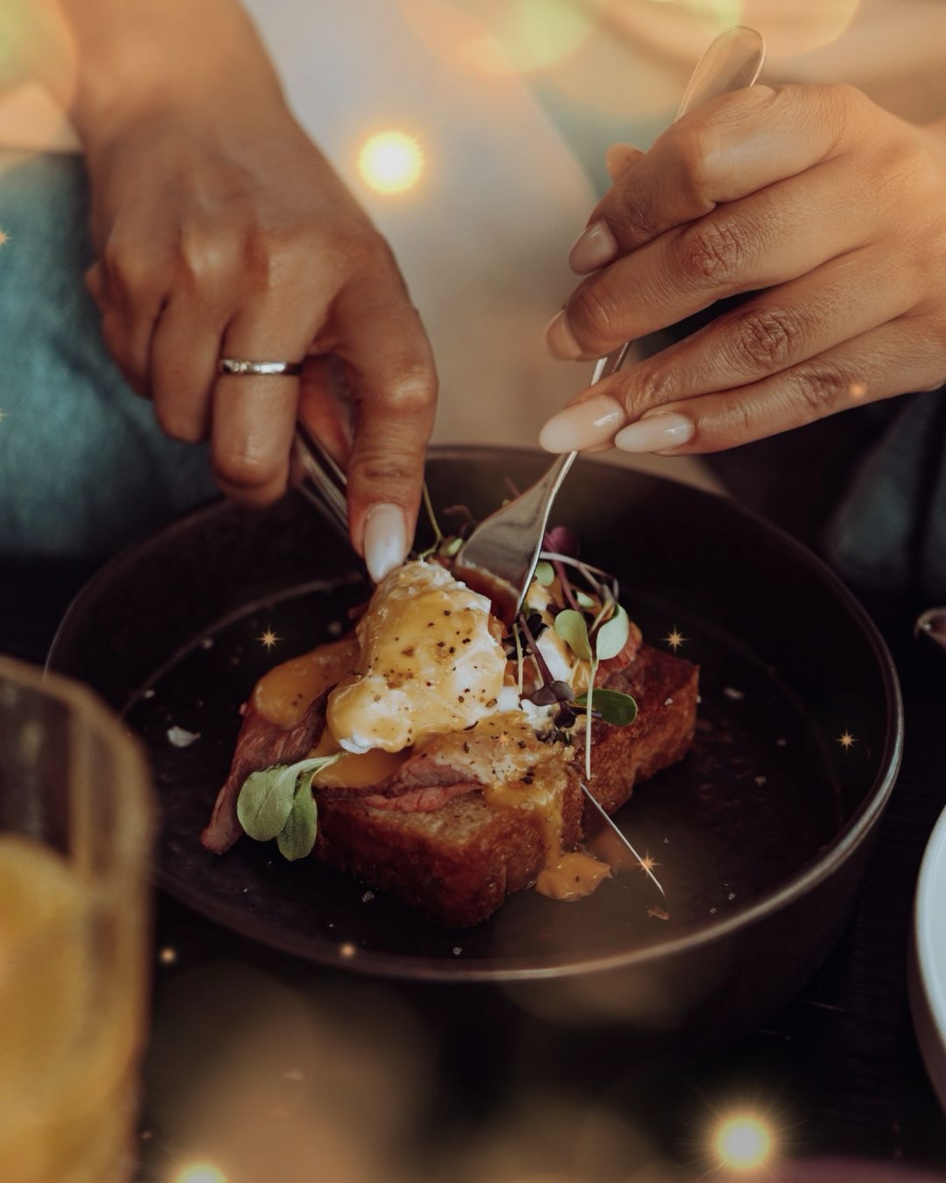 Already counting down the days until Christmas? 🎄 Make it extra special with our Rooftop Brunch! Only two Sundays left – December 14 & 21. Don’t miss out on this festive treat above the city! 🥂
#AuroraRooftopBar #festive season #bestoftheday