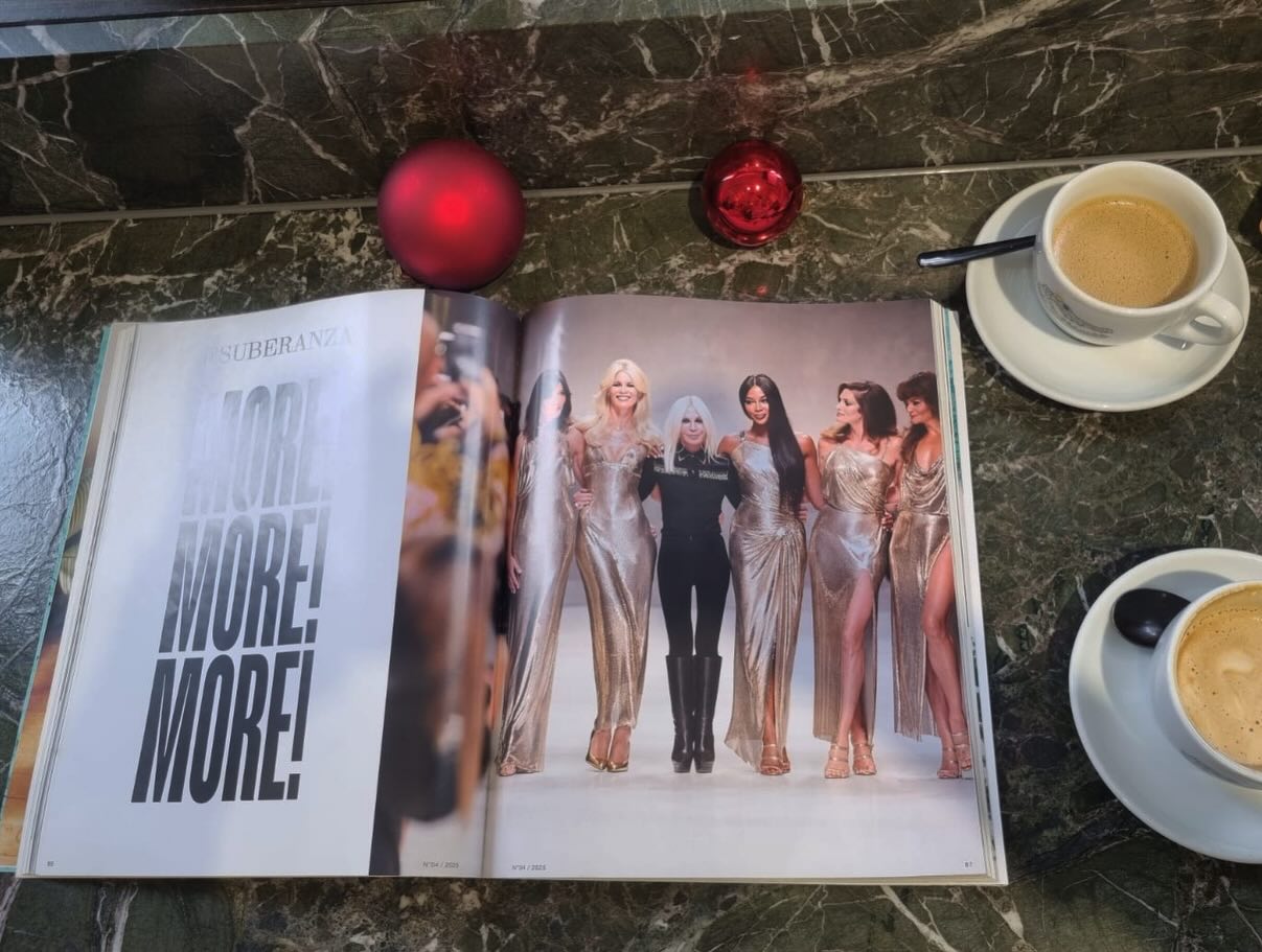 #faces #fridaycoffee #versace #magazines #lavieestunefĂŞte