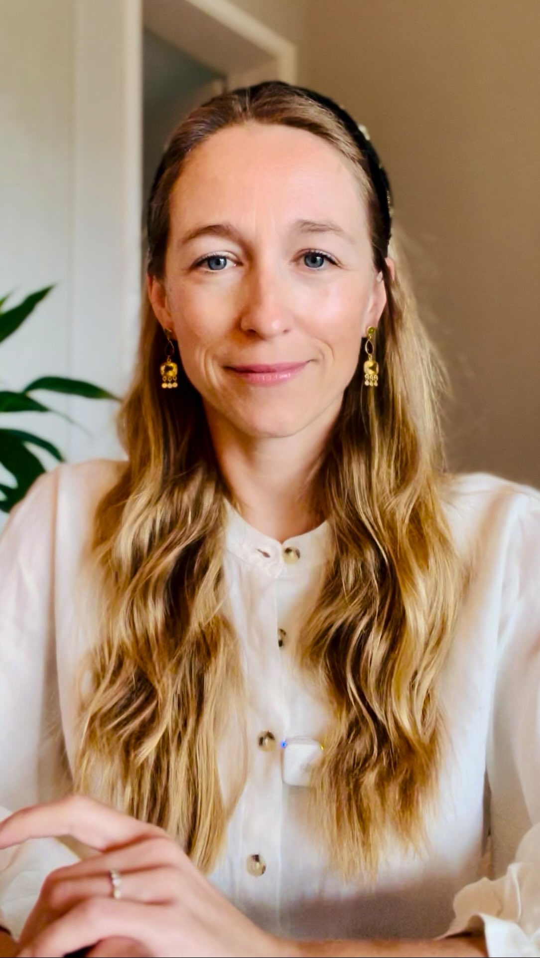 Intuition isn’t some fluffy, magical thing - it’s a trainable intelligence. A real skill that grows stronger the more we listen to it and honour it.
Kids who learn to trust their intuition become adults who trust themselves.
And honestly? That’s the greatest gift we can give them - in every season 💝
Thank you @riccijaneadams of the @intuitiveintelligenceinstitute for your incredible work in the field of intuitive intelligence ✨