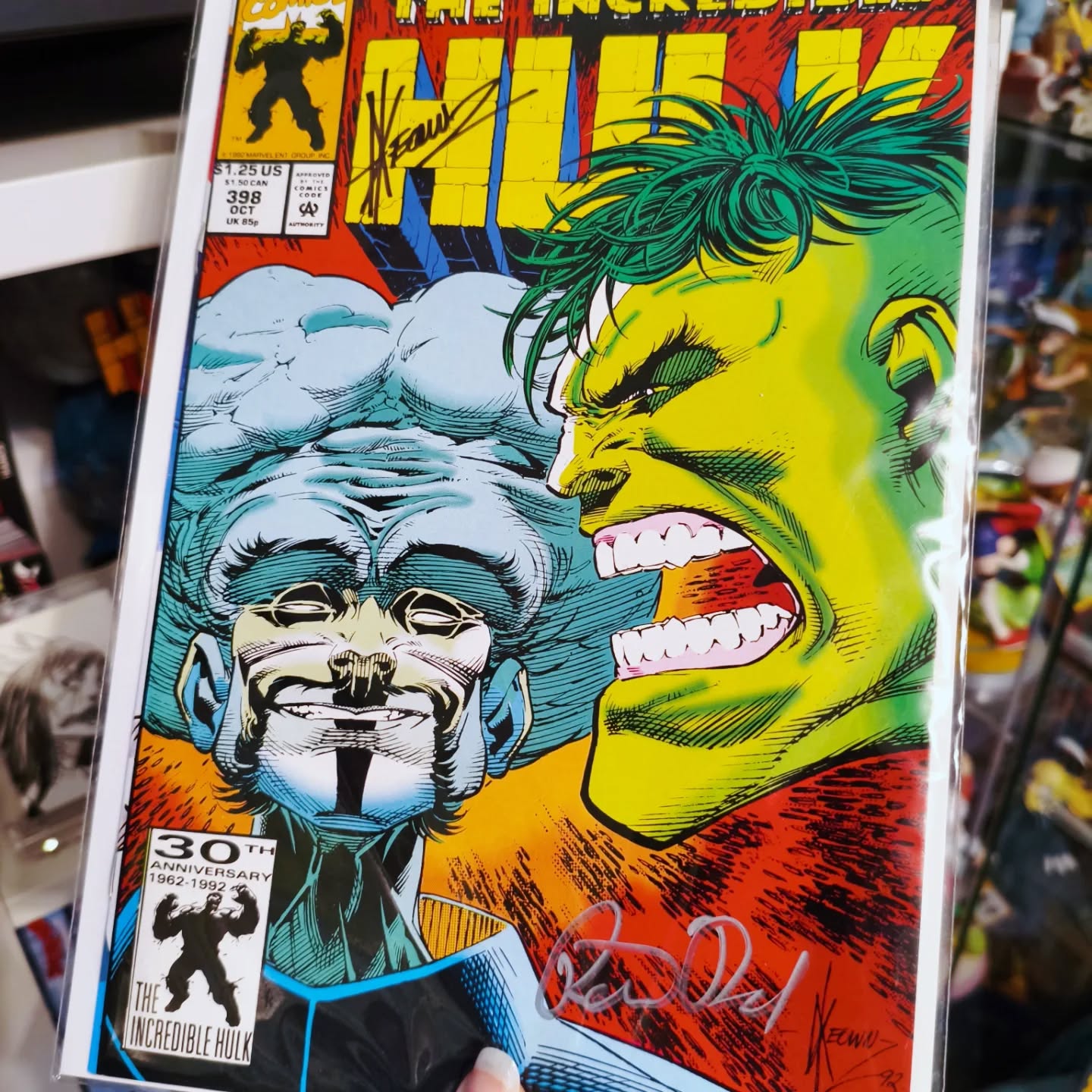 Incredible Hulk 398 signed by Dale Keown and Peter David for my quest of having the signature of every person who had an impact on Sam's history on something related to Sam.
