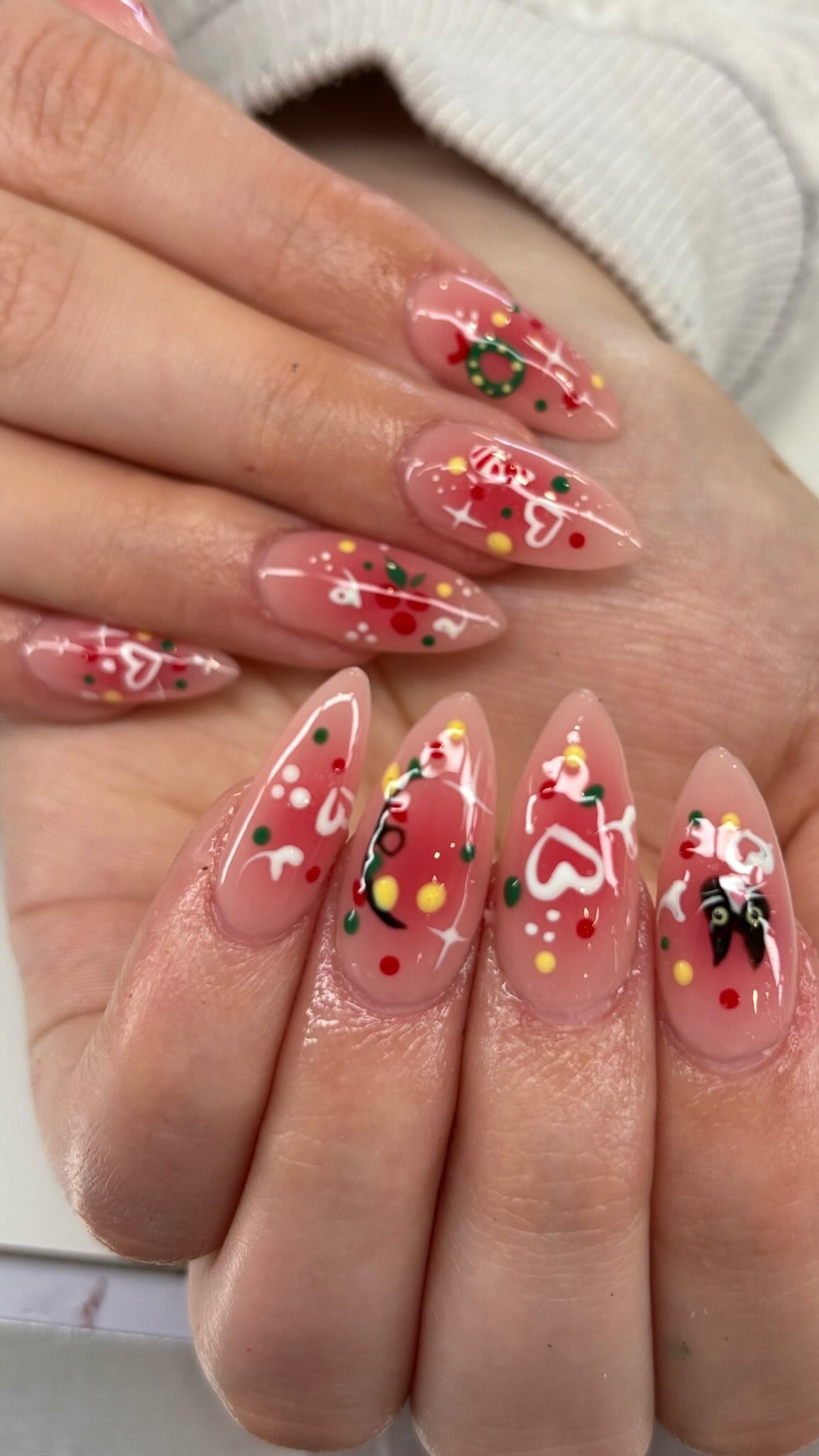 When your nails match the season perfectly 🎄✨
#holidaynails #christmasnails #nailartreel #phillynails #brownsugarnailspa