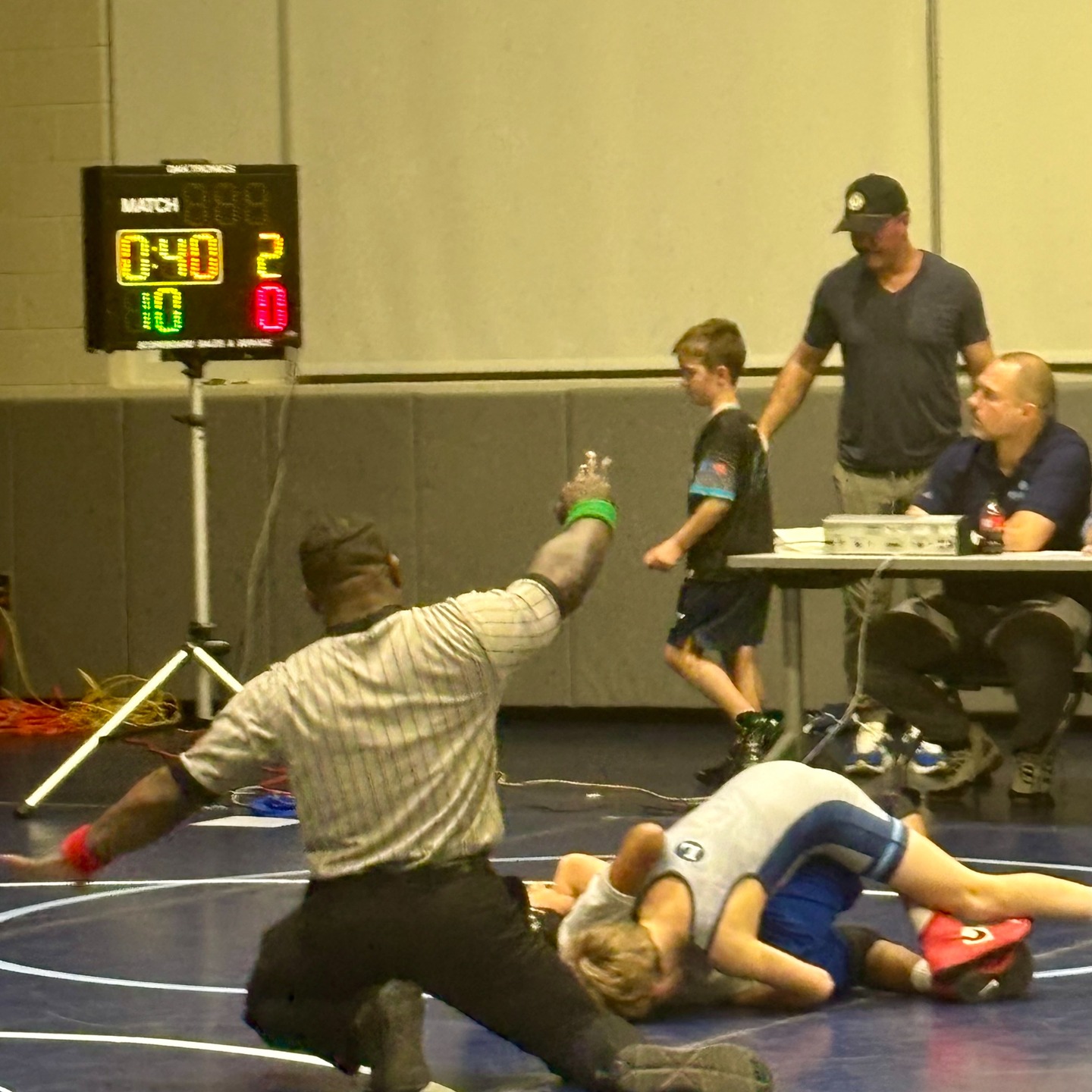 Team Pride is at an all-time high! 💙🦁 Our Lovett Lions Youth Wrestlers brought the intensity in a great Match Night against Whitefield and Campbell. Every wrestler stepped up and competed hard. It's truly inspiring to watch this dedication—the future of Lovett Wrestling is definitely in good hands. 🙌
#TeamLovett #LovettYouth #WrestlingLife #LovettLionsPride #YouthWrestling #Dedication