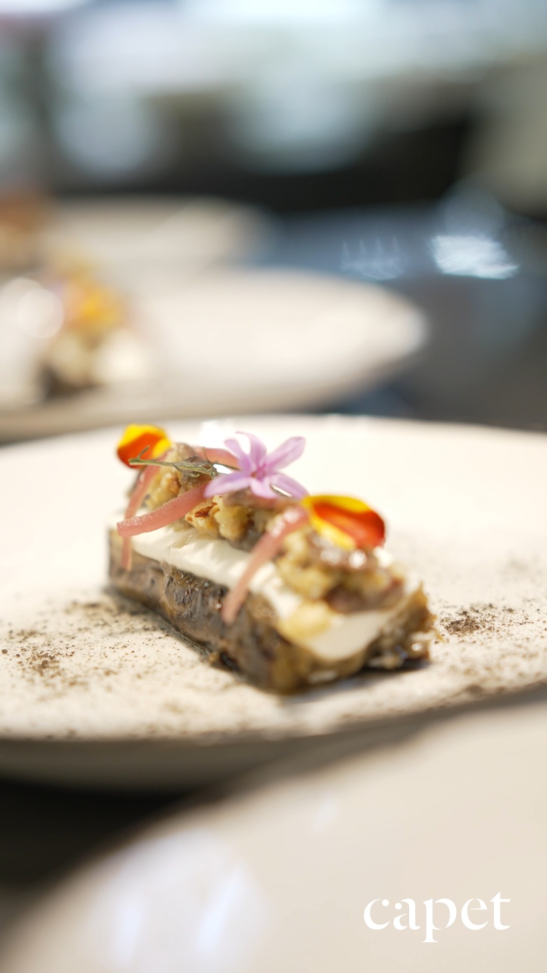 Cada elaboración tiene un propósito.
Cada decisión, su razón.
🔗 Reserva fácilmente desde el enlace en nuestra bio
📍 Carrer del Cometa, 5, Ciutat Vella, 08002 Barcelona
📞 937 20 44 21
#capetrestaurante #barcelonarestaurants #cocinadeprecision #cocinadeautor #guíamichelin #cocinahonesta #productotemporada #restaurantesbarcelona #barriogotic