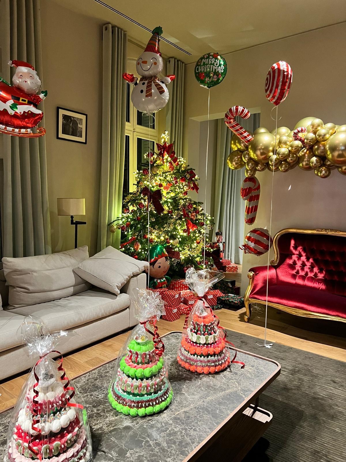 Pas d’idée pour votre Secret Santa ?
Pour tous les budgets, nous pouvons vous faire un cadeau, original et personnalisée !
Un gâteau de bonbon, un mug de Noël garni, un coffret, des guimauves personnalisées…
Laissez-nous un défi et nous le réaliserons !
Écrivez-nous, appelez-nous pour commander votre cadeau de fin d’année 🎄