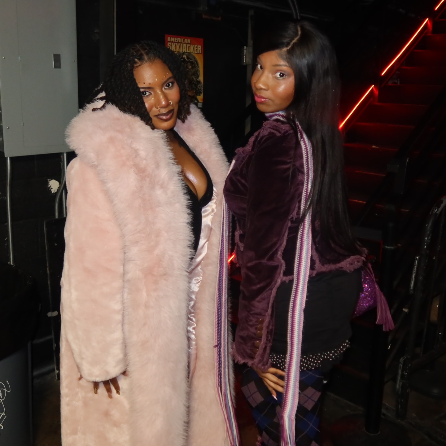 For the past six months, I’ve been watching Boooka (@majinboooka) grow SUMN2SAY (@sumn.2say). Being part of this community has made me more intentional about supporting hip hop not only in popular culture, but by showing up for local artists who are putting their all into the craft.
I’m so happy for Brittney Bella (@thebrittneybella) on being selected as a SXSW artist through SUMN2SAY’s partnership with The Pre-roll ATX (@theprerollatx @thesmokeoutatx). Much love as well to J-Soulja (@officialjsoulja), who has consistently shared his passion, time, and energy in support of the SUMN2SAY community.
I can’t wait to see how Boooka continues to nurture SUMN2SAY. It’s a real treat to hear his dreams for an expansive third space for hip hop, rappers, and the SUMN2SAY community.
And we can’t forget DJ Jo (@itsdjjo) for always setting the bar for the vibes. And all those who have supported the media and content creation (@ashiyado_the_content_plug @bypreciousugo @r.yandove @txnyposas and more)
Y’all just wait on my think pieces about place, space, and belonging in hip hop and rap. I’m always taking notes! See you at the next open mic sign-up🫡💗✨