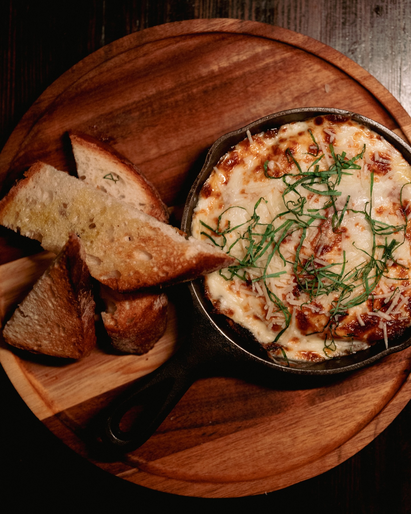 🍆 Eggplant Parm Is Here:
Sizzling in a skillet and stacked with flavor. Vegetarian, but makes everyone jealous.