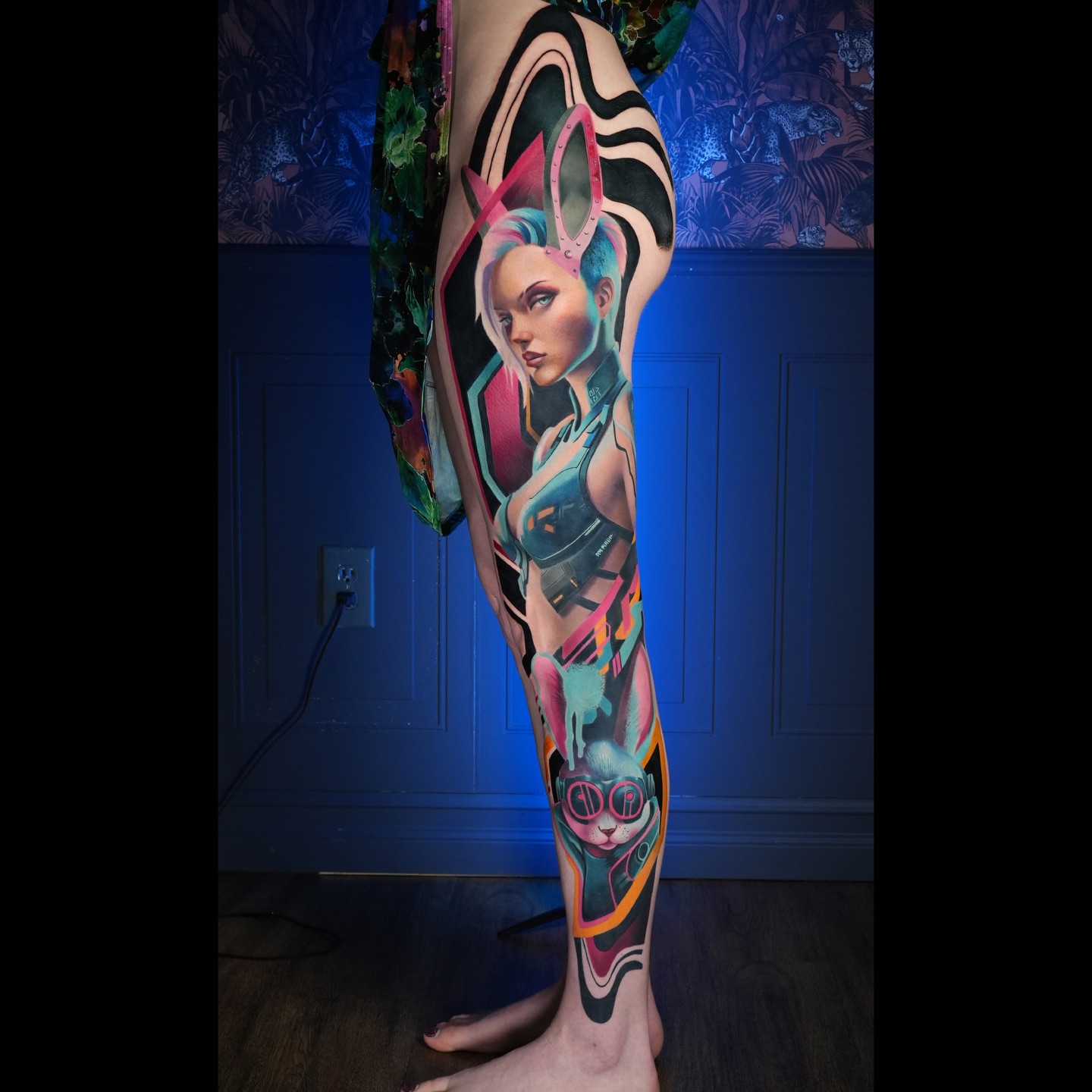 This piece came from a very real place.
After multiple surgeries my client described feeling half human, half machine.
Not broken. Upgraded.
Cyberpunk felt like the right language to tell that story.
The bunny is for representing being a rope 🐇