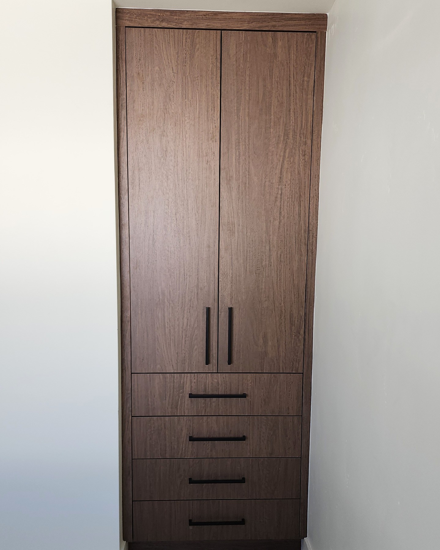 Custom closet elegance. Custom shelving and thoughtful organization make getting ready a pleasure. Every detail designed for you.
#ParkCity #Utah #HomeRenovation #CustomDesign