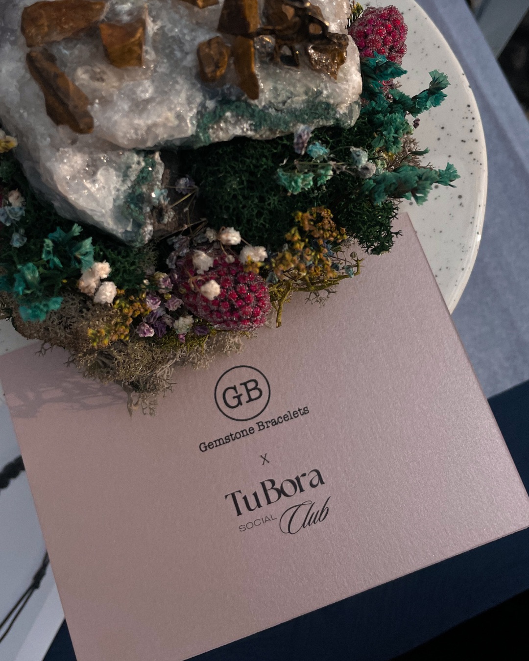 🎀С радост искаме да ви представим гривната Tu Bora направена от @gb_gemstone_bracelets .
Направена с много любов - тя е идеалният подарък за вас или за ваша любима жена.
Ето и малко повече информация:
Гривната е изработена от: Аметист, Розов кварц и 14k розово злато
За всяка дама, която я закупи има подаръ едно безплатно посещение на Tu Bora Club, а за дамите от клуба, гривната е на половин цена.
За да закупите вашата гривна може да пишете в профила на @gb_gemstone_bracelets
🎀От 12 до 14 декември от 11:00 до 17:00 може да видите гривната на живо Mallстивал в Mall Bulgaria
Очакваме ви!