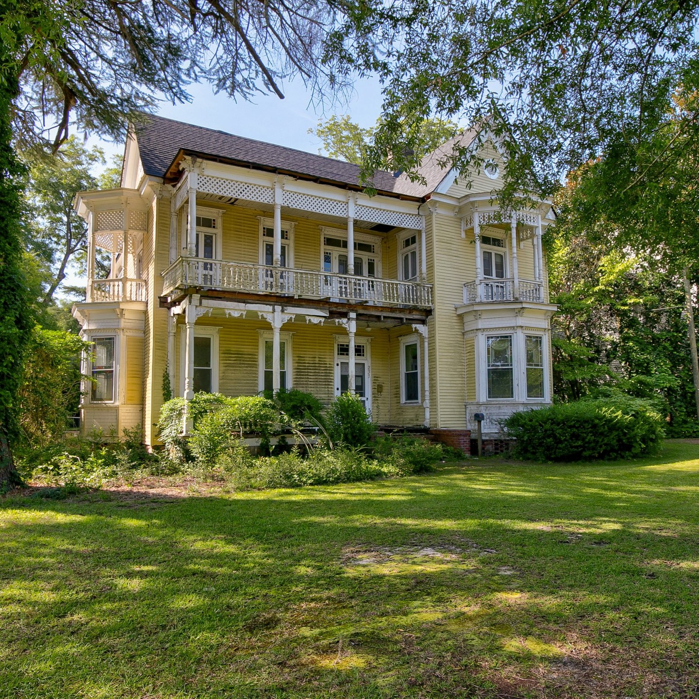 Before ➡ During ➡ After
In December 2024, Preservation South Carolina acquired the E.T. West House with the intent of restoring the front facade before locating a new preservation minded buyer to care for the property. One year later, thanks to Preservation Consultant, Bill Segars and Chisholm Construction, repairs are complete!
The "E.T. West House", circa 1890, is located within the West Broad Historic District of Darlington, SC. It was a commissioned house for Emmit Thomas West, who was born in Kentucky and moved to Charleston with his parents in 1850. While in Charleston, West worked as a messenger for the Southern Express Train and was a crew member during the Santee Train Wreck of 1886. By 1889, West and his wife, Mary Julia Welling, moved to Darlington.
The E.T. West House was built by master builder Lawrence Shelton Reese. Born in 1864 in Marlboro County, Reese arrived in Darlington in 1887 as a young merchant. His skills, however, quickly extended beyond trade. By the 1890s, Reese had become one of the area’s most prolific builders, responsible for many of the elegant homes and landmark structures that still define Darlington today.
We are excited for what the future holds for this historic house.
📸By Anna Garrison @annagarrison_photography