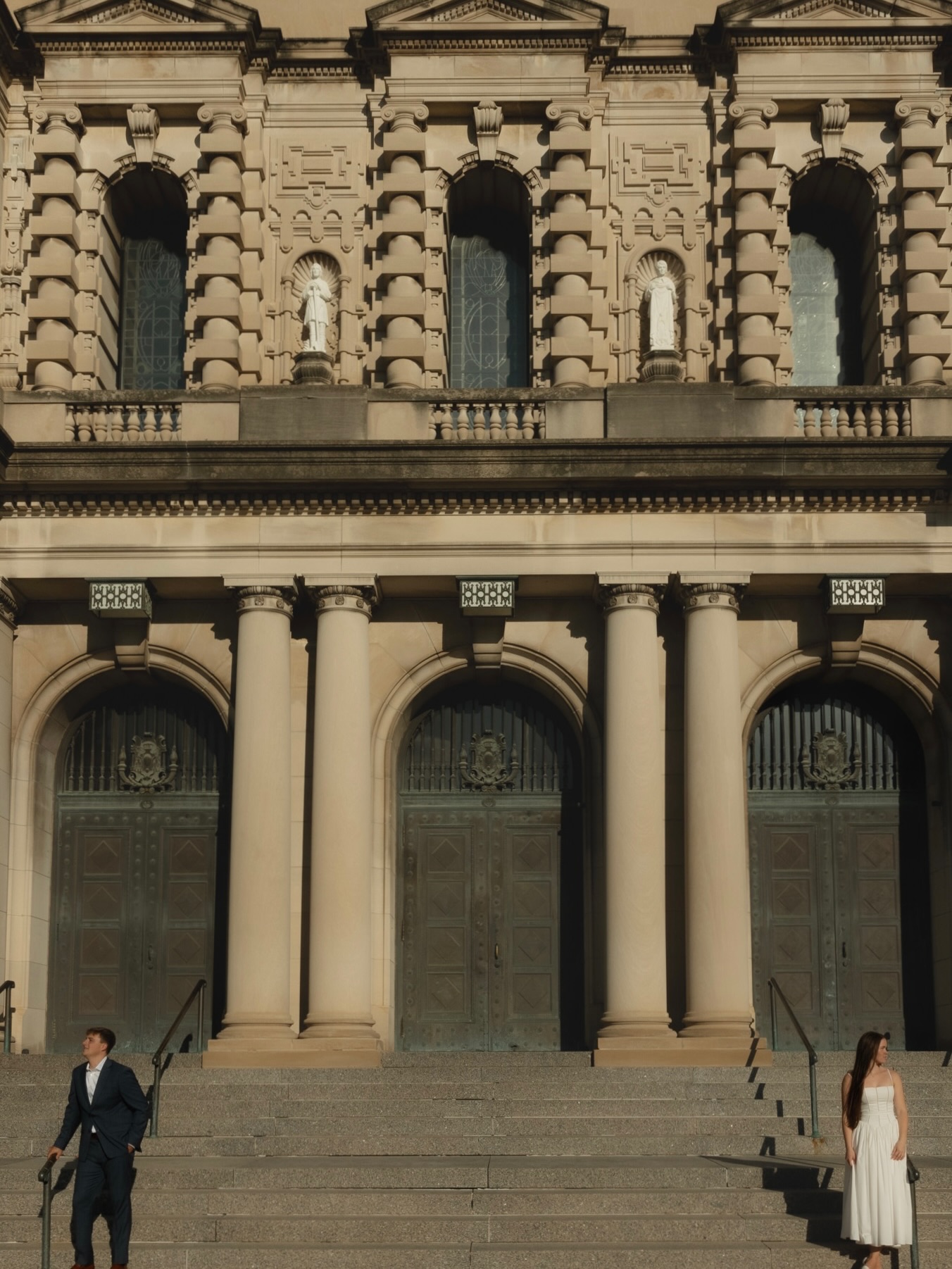 Continuing to show off this gorgeous late summer night on the feed🏛️💍🤍🪞